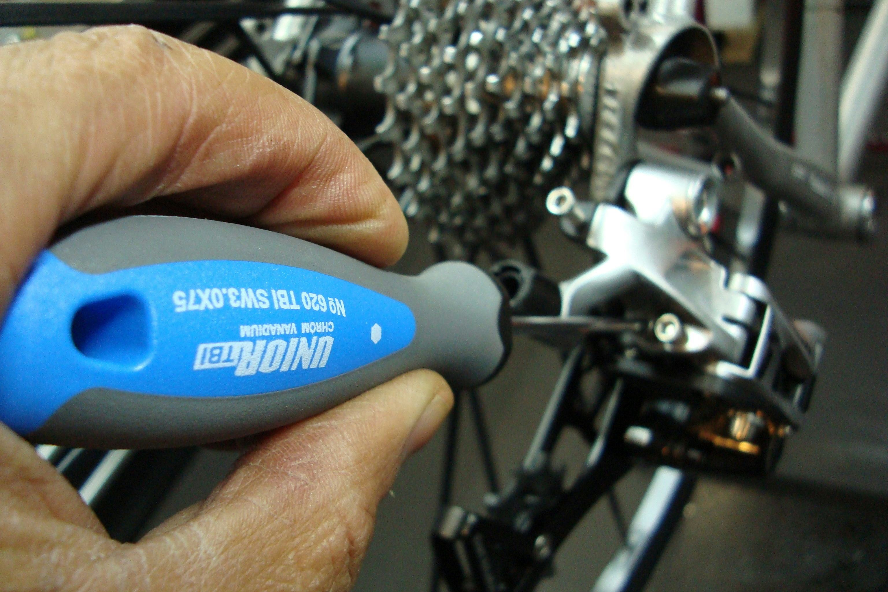 Unior inbus bolkop schroevendraaiers zijn in de kleinere maten ideaal voor
het fijnere werk.