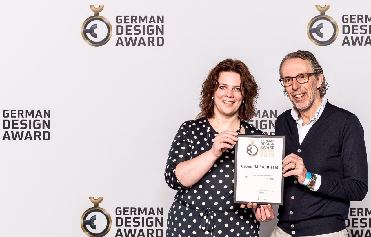 Afgelopen vrijdag 8 Februari vond de uitreiking van de German Design Award in Frankfurt plaats. Namens het hele team van Urban Iki namen Managing Director Ronald Scheppink en Marketing Manager Yvonne Thush de Award in ontvangst.