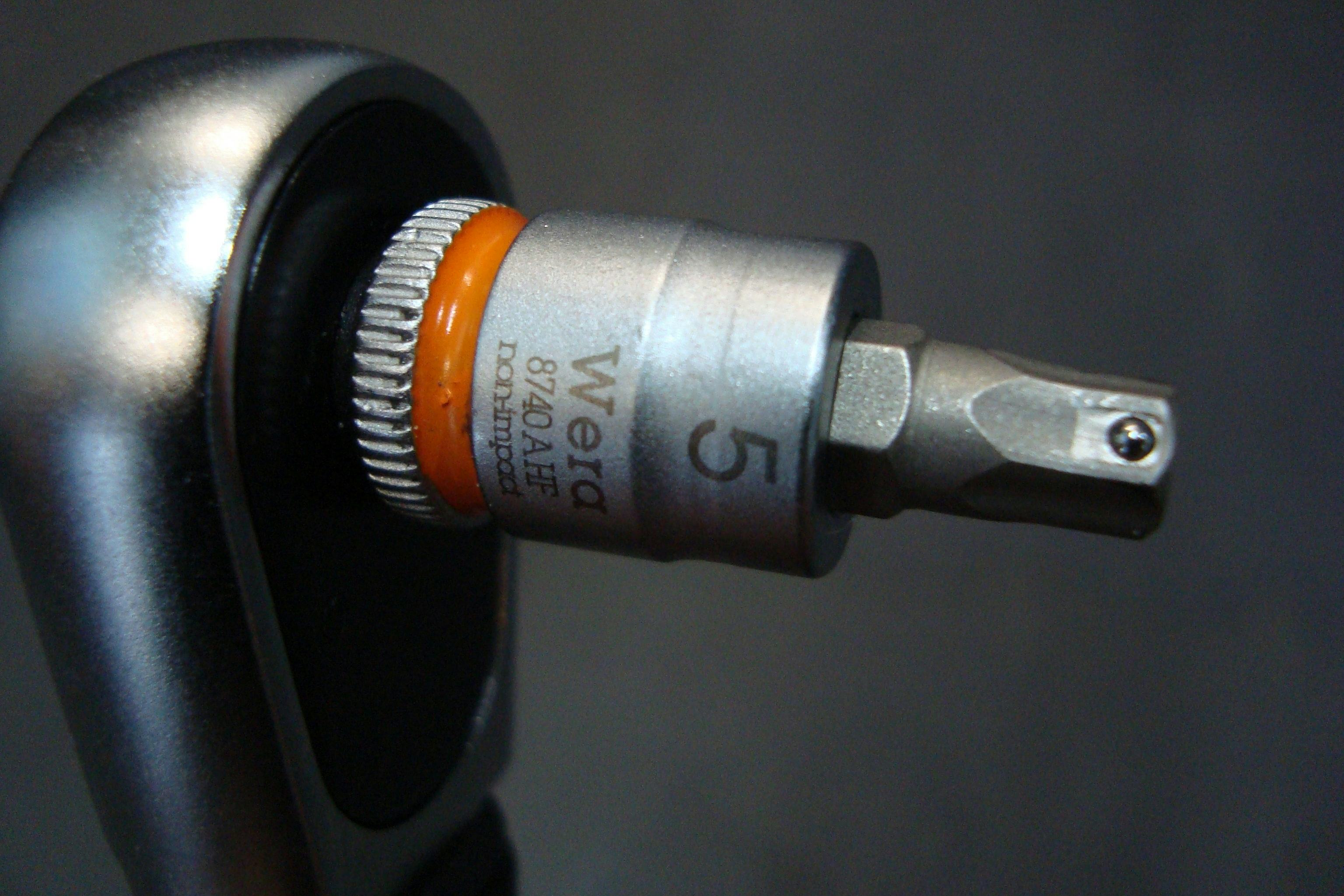 Kleurcodering voor de maat en vasthoud functie voor de bout met behulp van een kogeltje. Dit zijn details die het verschil maken.