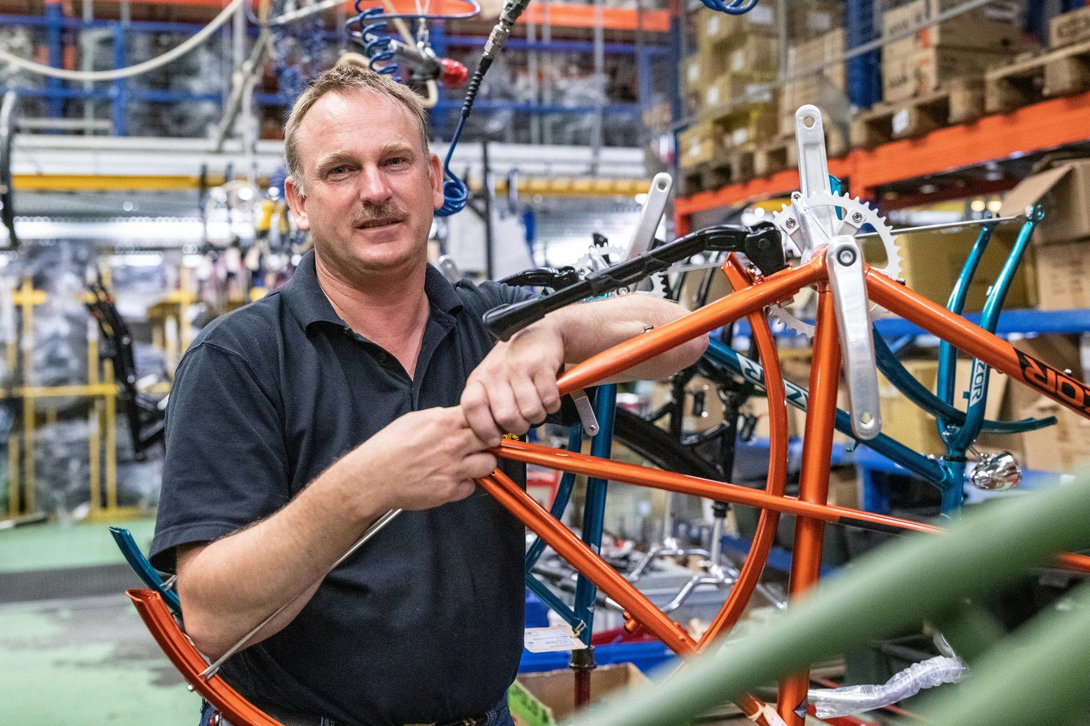 Jan Rijkeboer ziet de dealer als een essentiële schakel richting de eindklant. “Een goede fietsenmaker is goud waard.”
