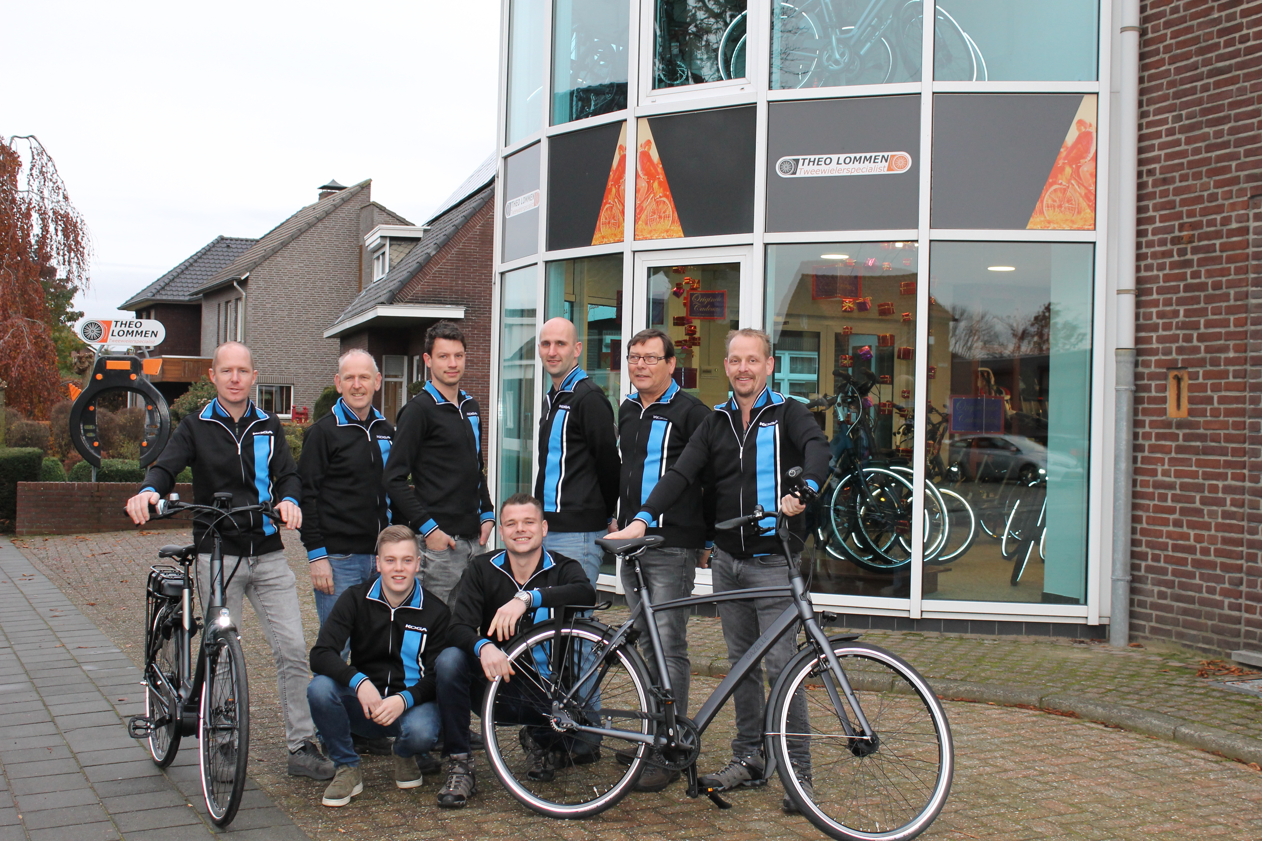 De OOMT Gastvrijheidscheck en de workshop Escape Room: het achtkoppige team van Theo Lommen Tweewielerspecialist ging de uitdaging aan.