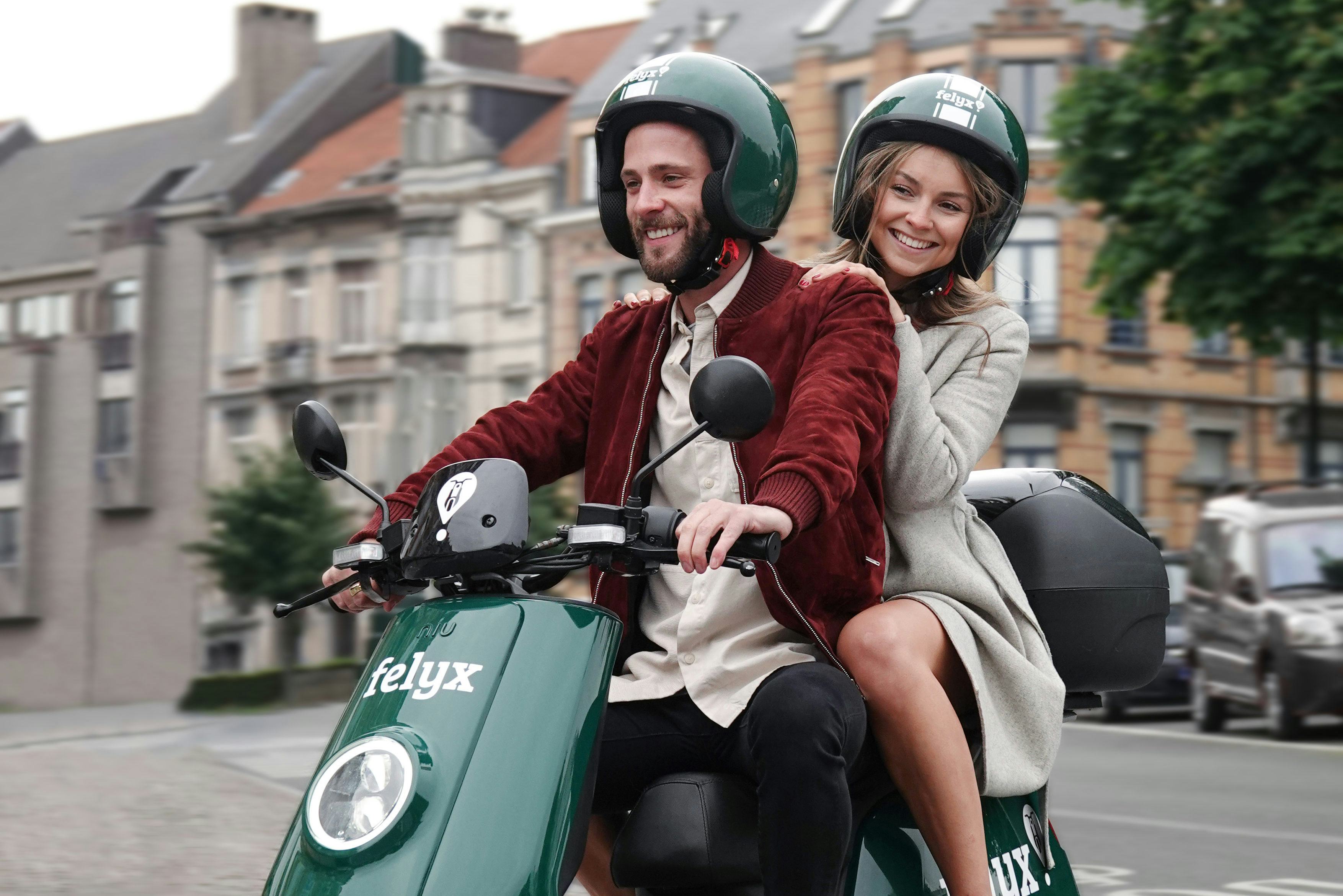 De verkoopcijfers van snorfietsen laten een enorme daling zien, met bijna 70 procent in vergelijking met vorig jaar. Deze terugval wordt mede veroorzaakt door een stagnatie in de aankoop door belangrijke deelscooter-aanbieders.