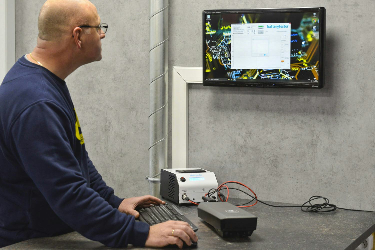 Ludo Schra: “De e-bikes die wij inruilen met een mindere accucapaciteit en een prijs onder de 400 euro, verkopen wij zonder garantie.”