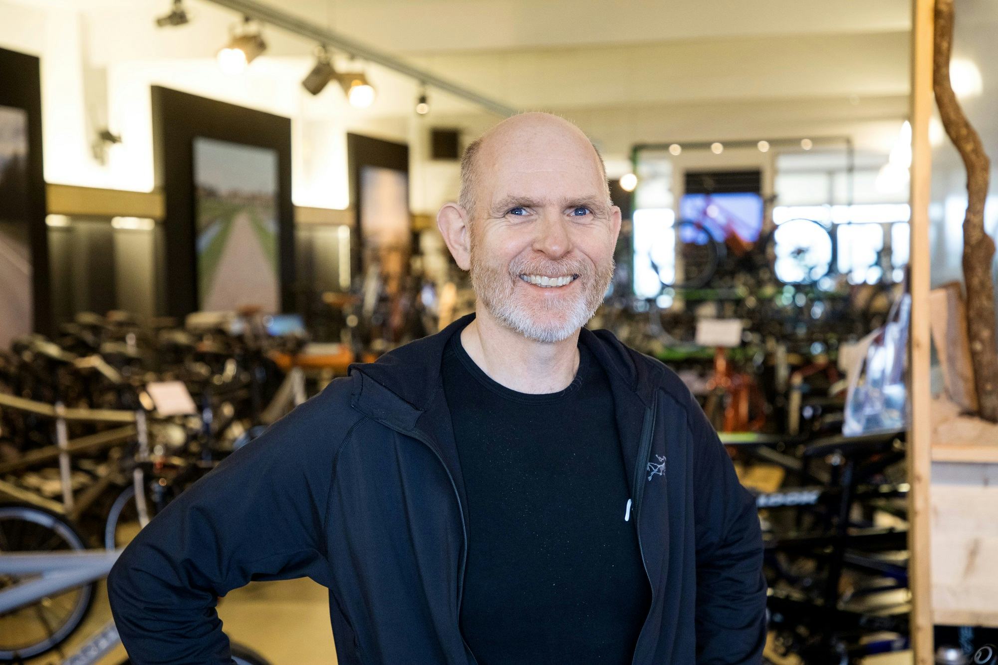 Een dorp met 4.500 inwoners, een winkel van ruim 500 vierkante meter, één merk, tientallen tandems en twee personeelsleden. Dat zijn de ingrediënten van Sector2Bikes van Bart Hendriks. “Ik leerde in de praktijk dat je het anders moet doen als je succesvol wilt zijn en goed geld wilt verdienen.”