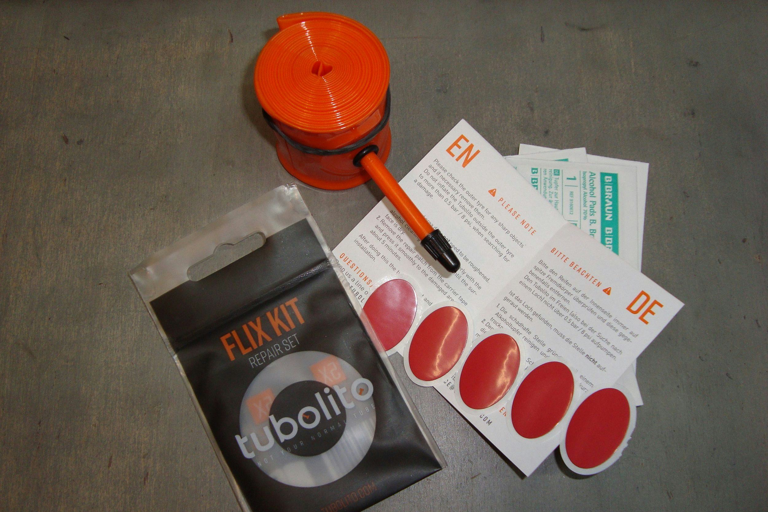 De elastomeer-binnenbandjes van Tubolito kun je plakken met deze speciale pleisters.