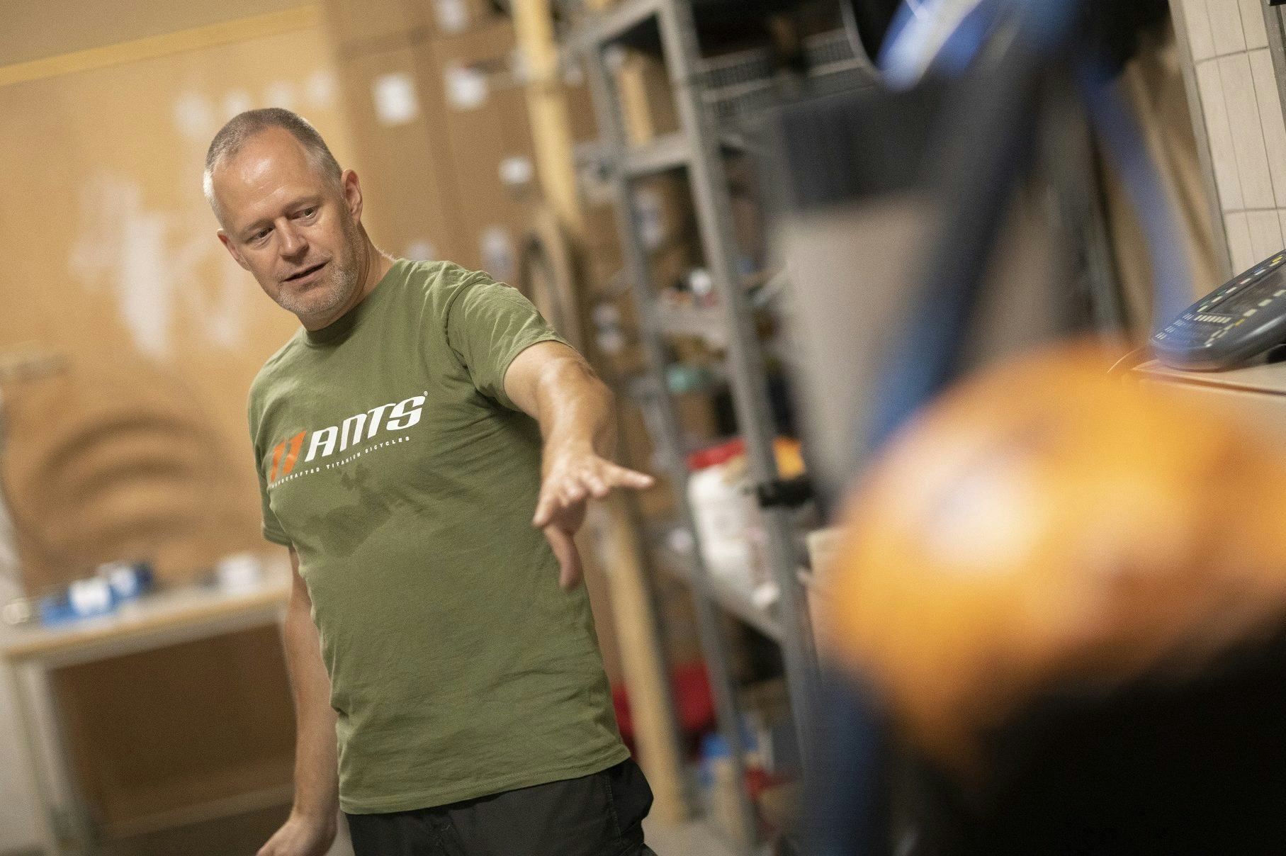 Lars van der Wansem: “Qua prijs kan ik natuurlijk niet tegen de grote jongens op. Wil je een goede prijs hebben, dan moet je zeer grote aantallen bestellen in China.”