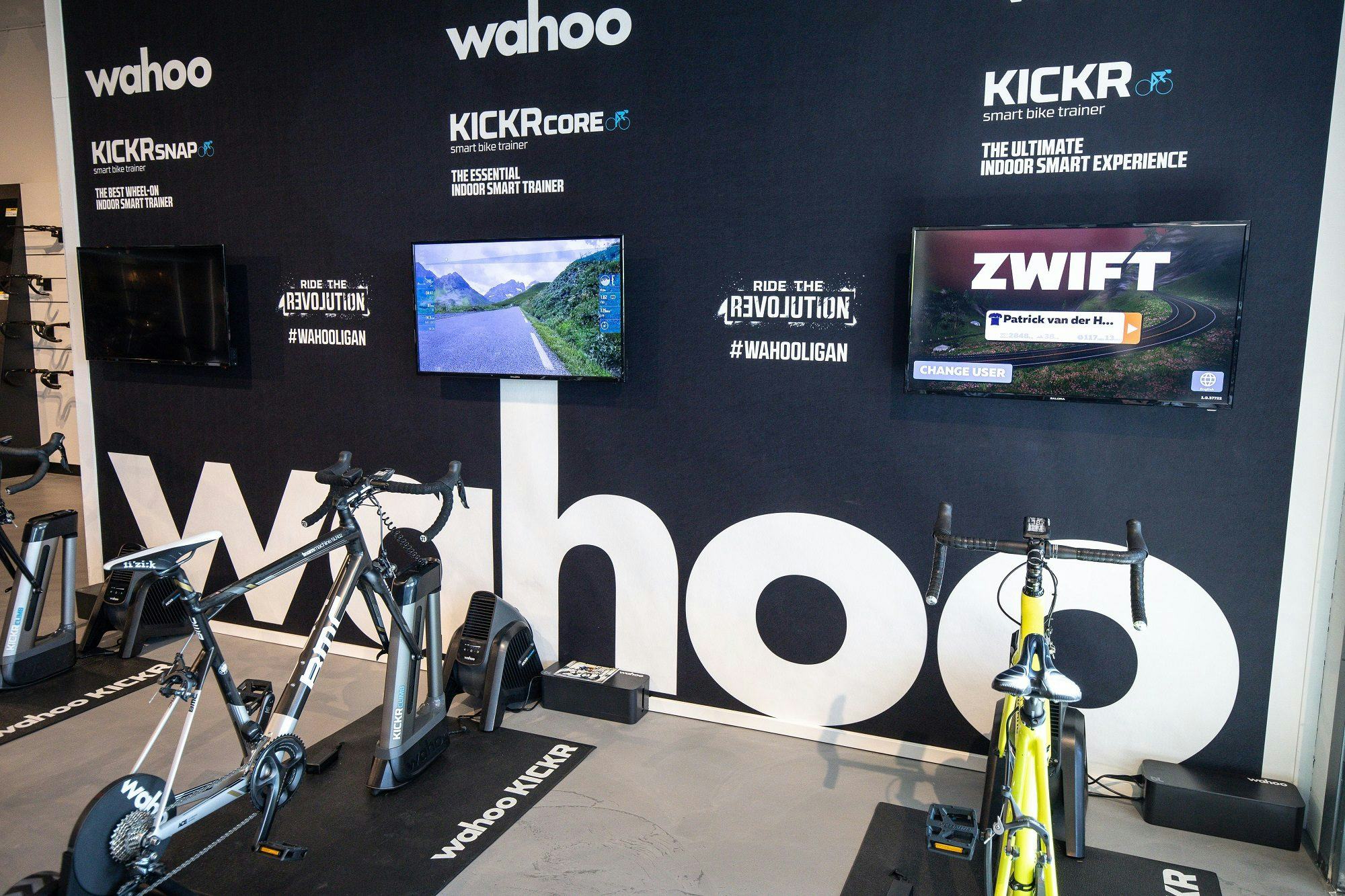 “Voor winkels die toevallig nog een trainer hebben staan, geldt: bied hem online aan en weg is-ie”, weet Pijpers van 2moso.