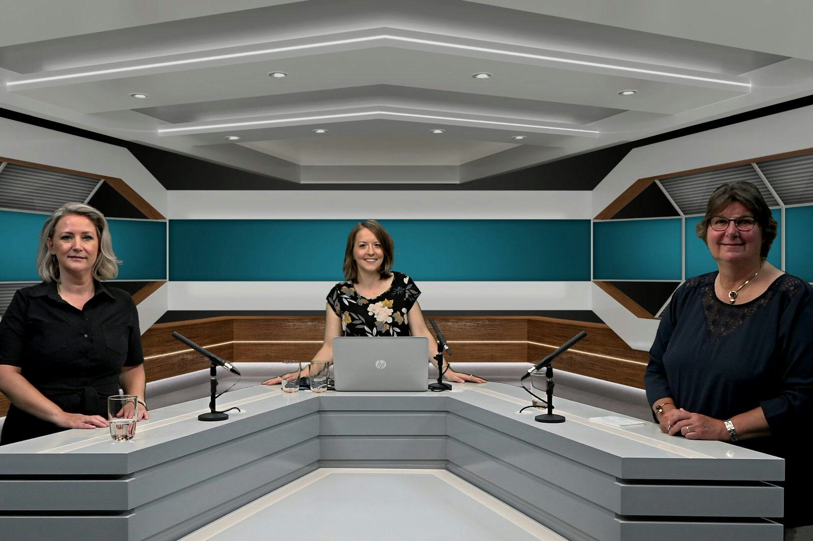 Vlnr Mascha Roelvink van Pedaleur Bikes/Volvo Harrie Arendsen, presentatrice Sandy Nijhuis en Arbo-deskundige Josje Salentijn van OOMT.