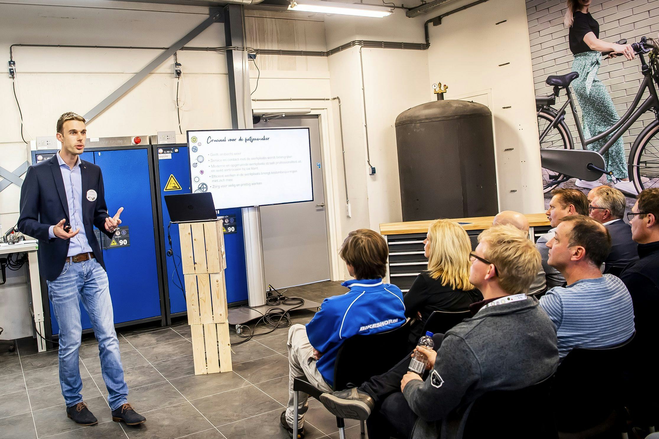 Nico Geerlink is bij Kruitbosch in Zwolle category manager. “Zorg voor een werkplaats die past bij jouw bedrijf. Die werkt het meest prettig en rendeert het best.”