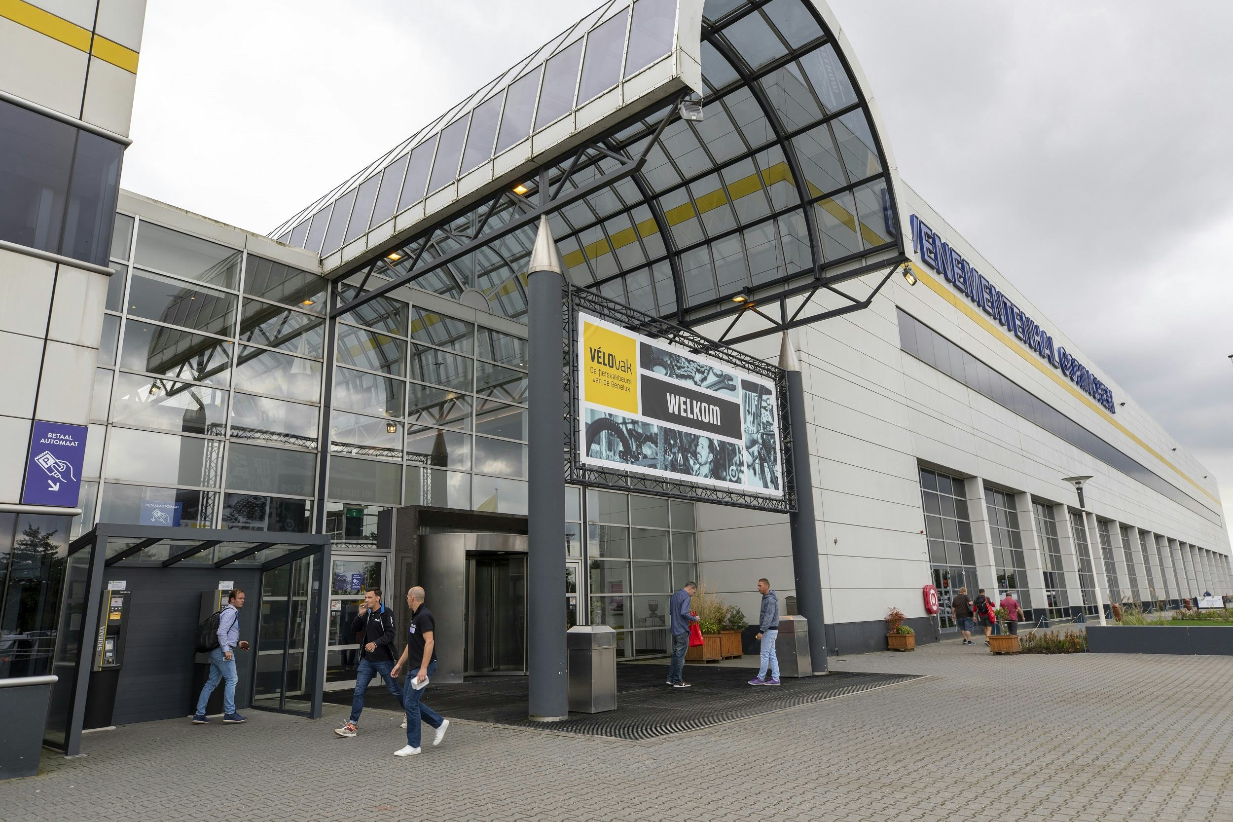 Vélovak afgeblazen en verplaatst naar 2021