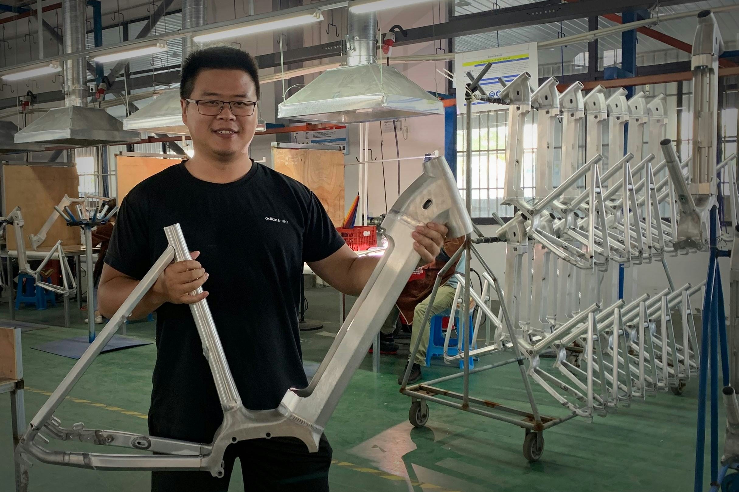 "Na alle beperkingen van de toeleveringsketen dit jaar, hebben we besloten het heft in eigen hand te nemen", zegt Steve Zhu, CEO van Nantong Dingyu Vehicle Industry CO. LTD. Foto Timyo