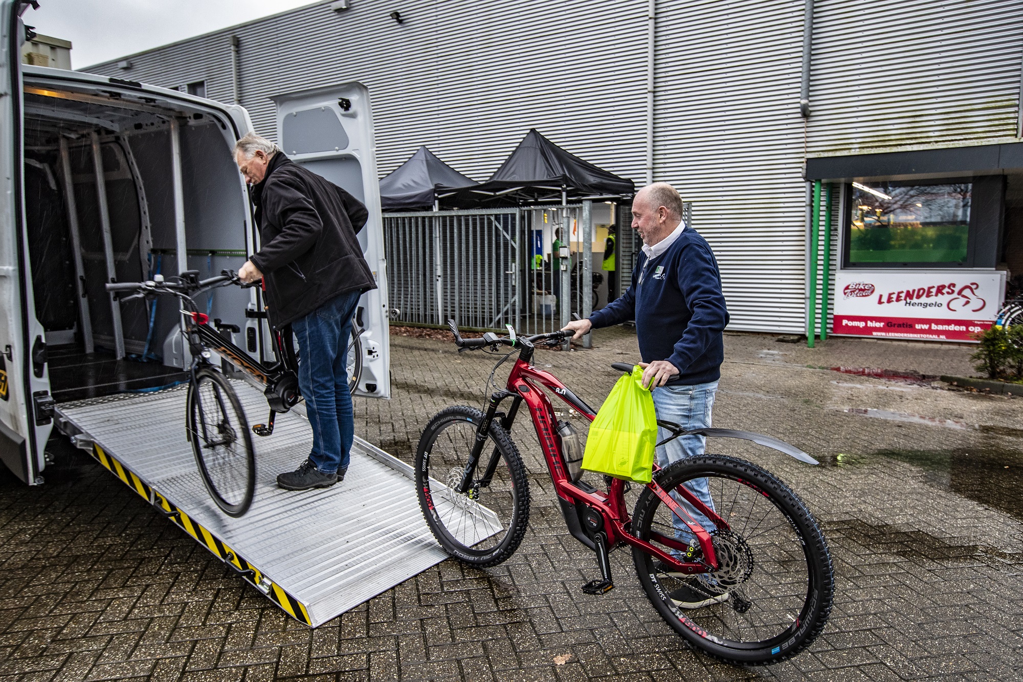 Leenders Hengelo over de lockdown: 'Omzet zakt nu langzaam in'