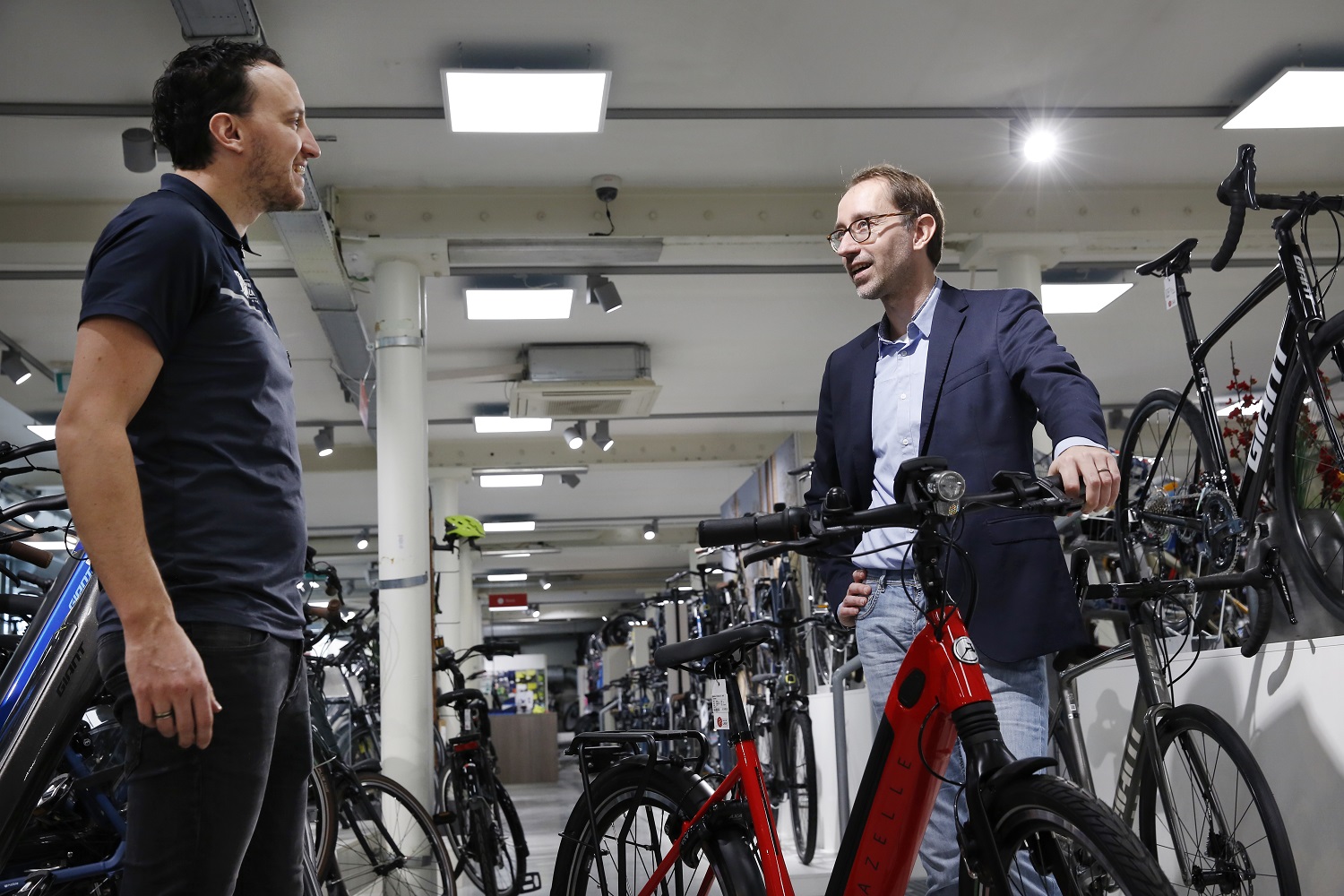 Thomas Edens (rechts): "De expertise van autoleasebedrijven zit niet bij fietsen: dat is een wirwar van merken, modellen en types. Bovendien zijn er geen betrouwbare systemen voor de inruil van fietsen."