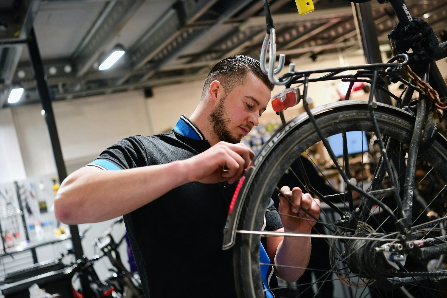 Om een antwoord te hebben op het (nog verder dreigende) tekort aan technici bij fietsbedrijven heeft de Stichting Mobiliteitsleren (SML) een compleet nieuw lesprogramma opgezet.
