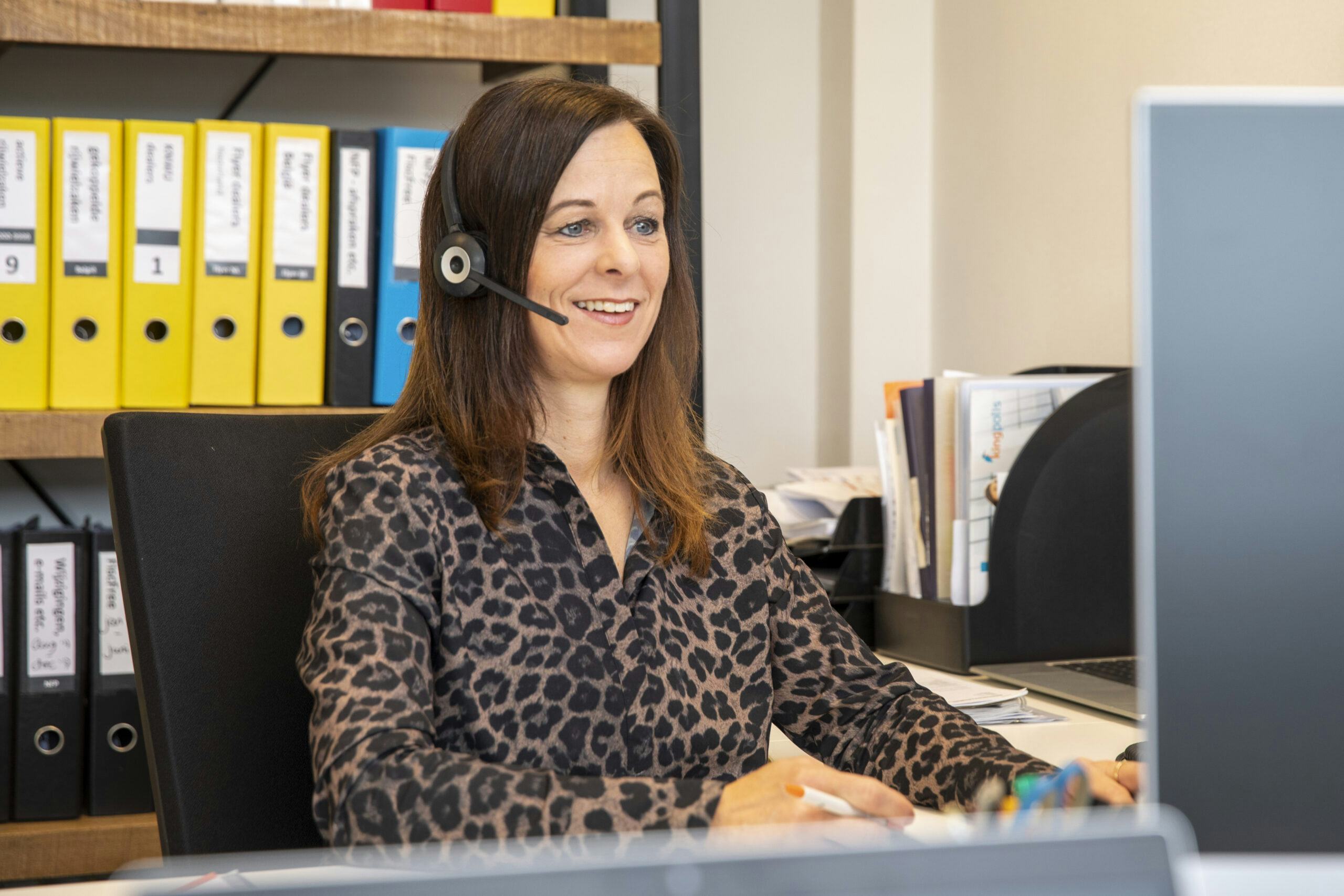 De afhandeling van eventuele schade loopt altijd via de rijwielzaak. Bianca van Es (foto)
zit klaar achter de dealerdesk voor vragen van dealers.