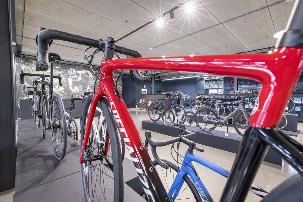 Door de wereldwijde economie die sneller verandert dan verwacht en de snelle veranderingen binnen de fietswereld, zal de reorganisatie het merk volgens Specialized de mogelijkheden geven om adaptief te zijn en te blijven investeren in innovatie. (foto Koos Groenewold)