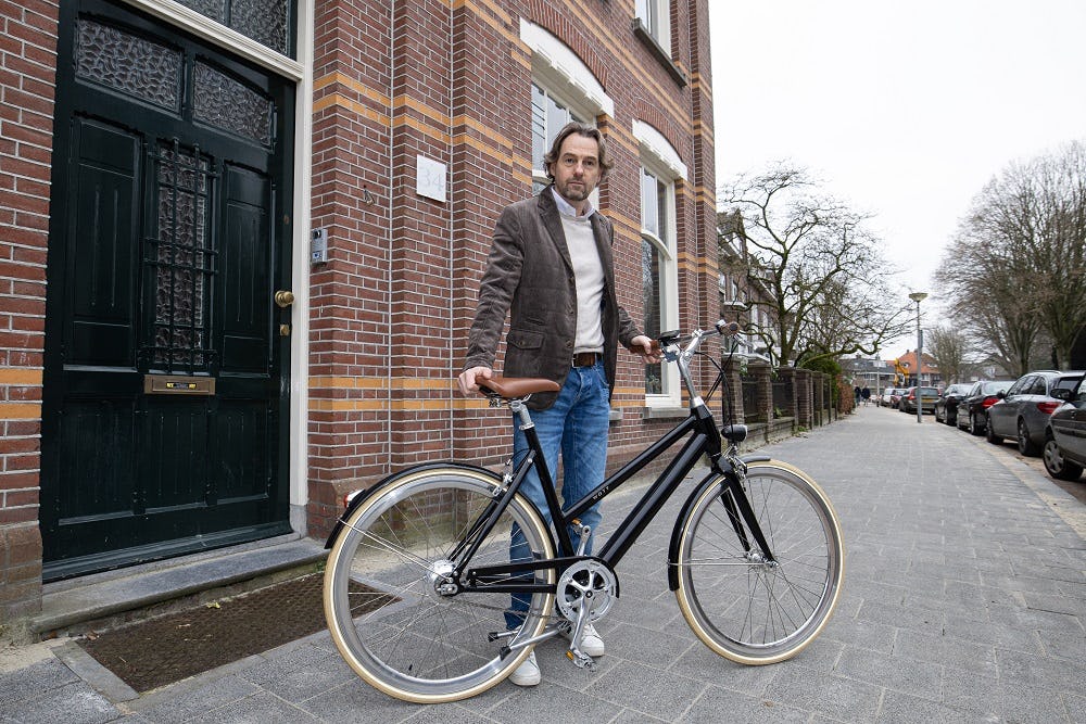 Frans Nomden schat dat de Nederlandse markt voor de elektrische stadsfietsen tussen de 150.000 en 200.000 fietsen groot is. (Foto's Peter Roek en Watt)