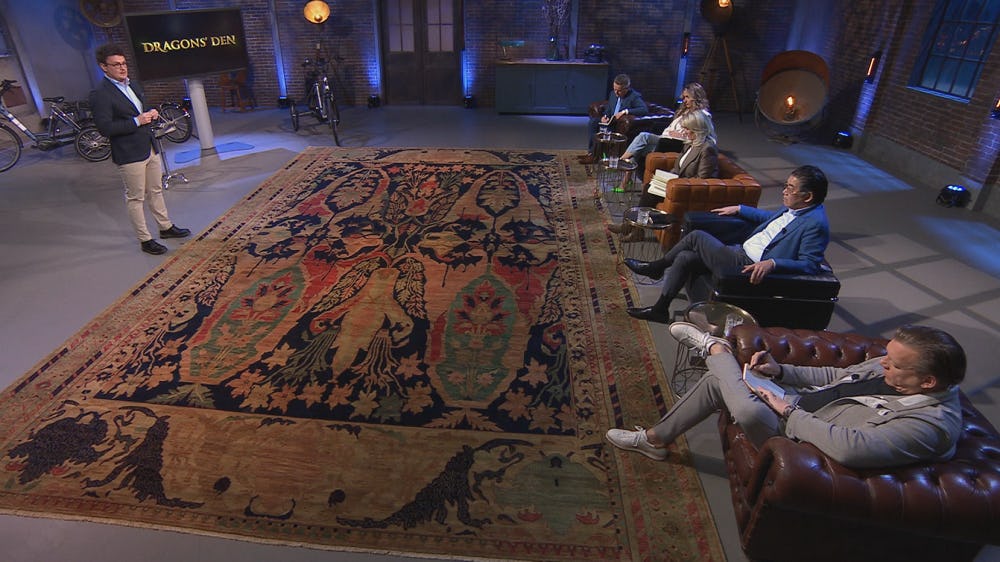 De Tworby verlengt de levenscyclus van een fiets en zorgt voor arbeidsparticipatie, doordat mensen met een afstand tot de arbeidsmarkt de assemblage verrichten. (foto: ©Vincent TV Producties/Viaplay, format: Nippon Television Network Corporation licensed by Sony Pictures Television)