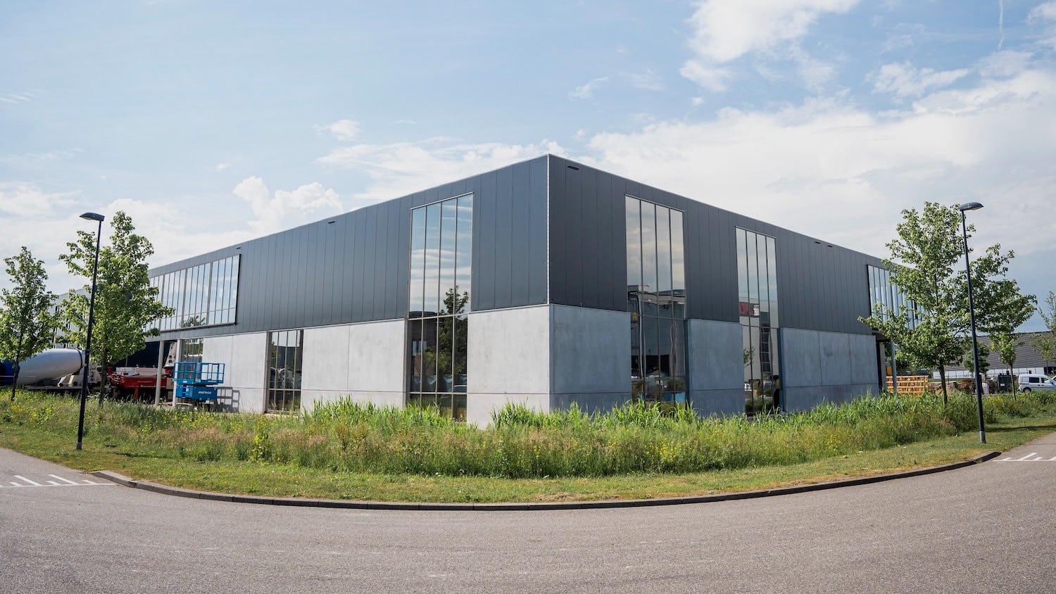 Het nieuwe bedrijfspand waarin Huyser Fietsen vanaf dit najaar zijn intrek neemt.