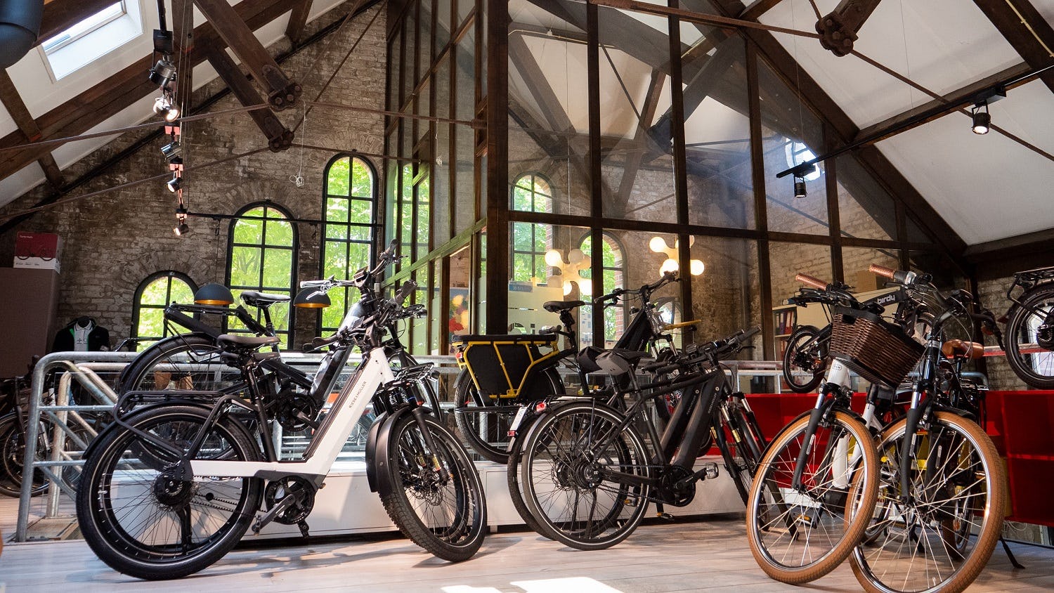 De winkel (foto) en het servicecenter van Qicq zijn gevestigd in Amsterdam. Pedaleur Bikes zetelt in Doetinchem en Velp.