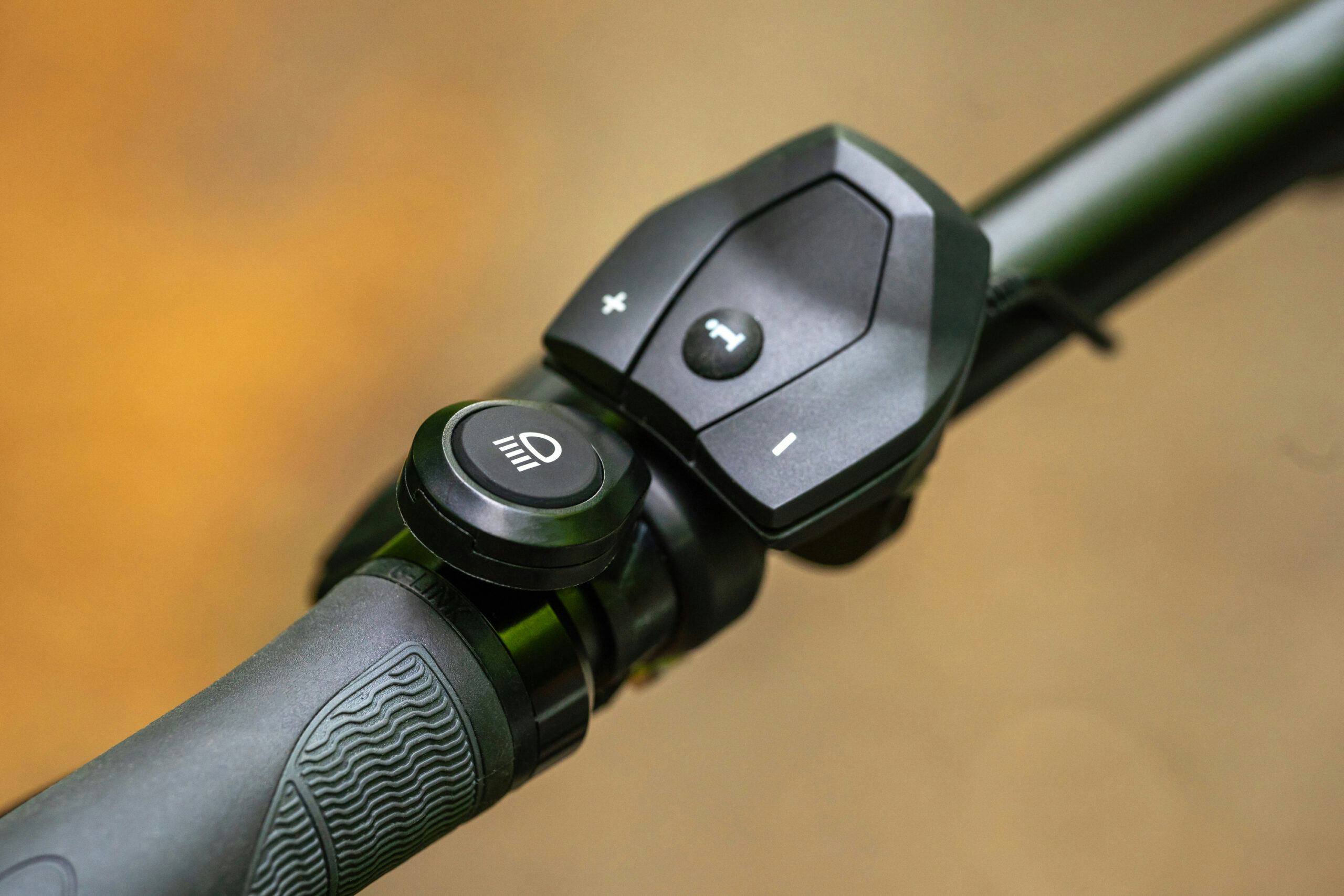 Contec G-link systeem: accessoires met één systeem op het stuur bevestigd