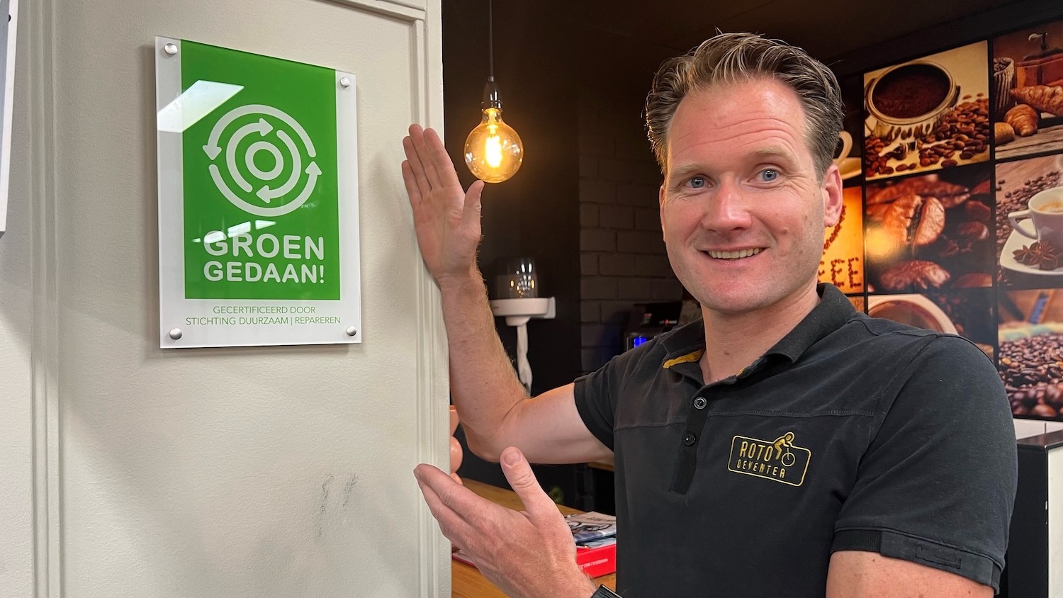 Wilco Wolterink toont vol trots zijn duurzame certificaat. “Probeer ook in deze tijd na te denken over de duurzaamheid van je bedrijf. Het brengt je winst.” 