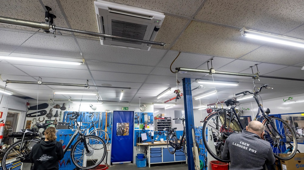 Werkplaats van een rijwielhandel.