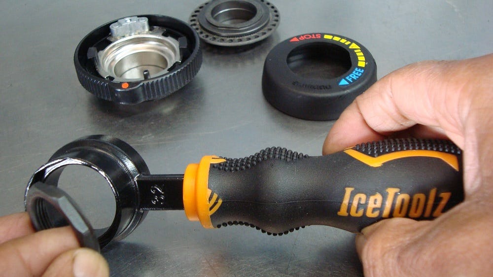 Met deze dopsleutel kun je de diep verzonken balhoofdmoer van het overbekende HP-NX10 balhoofdstel aan.