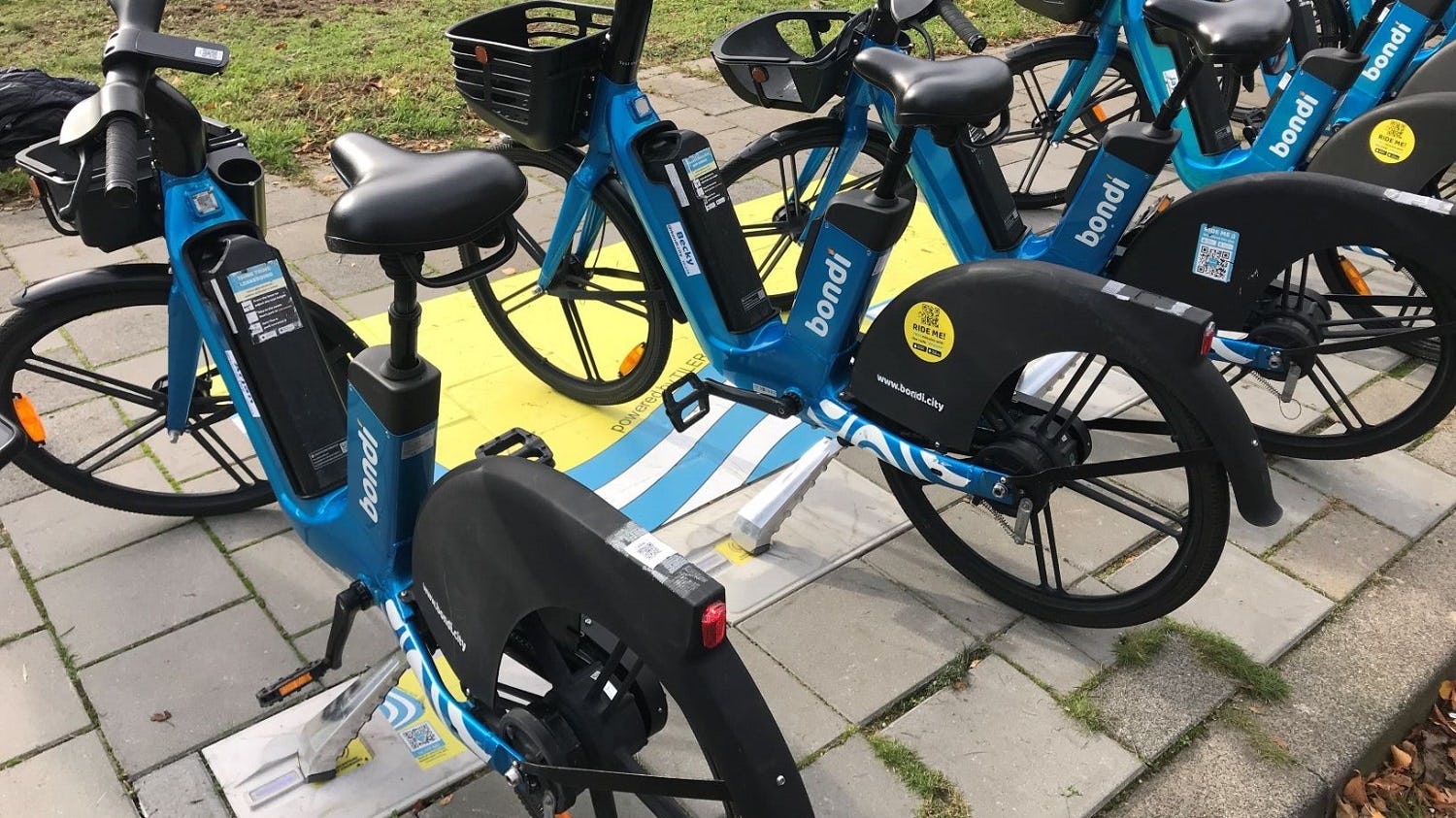 Openbare oplaadtegel voor elektrische deelfietsen in Arnhem