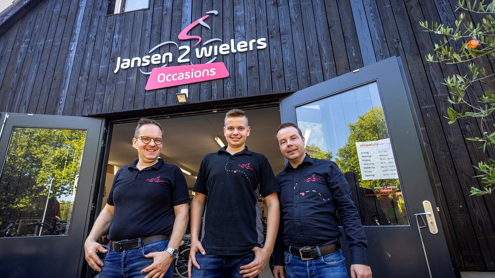 De gebruikte-fietsenwinkel van Jansen2wielers is een succes. Resultaat van de splitsing tussen gebruikt en nieuw is dat Erik Jansen zich in de hoofdvestiging nog meer is gaan richten op nieuwe e-bikes. (foto Koos Groenewold)
