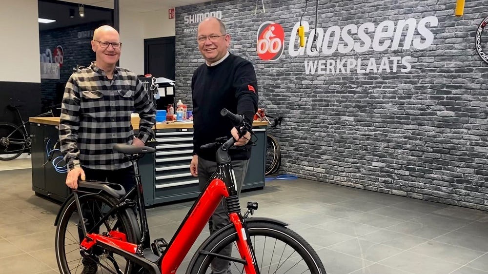 Henk Beumer (links) met Patrick Ebbeling. Beumer blijft ook na de overname werkzaam in het bedrijf.