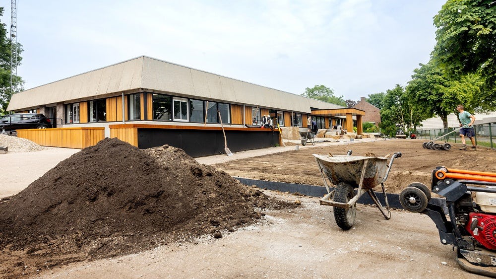 Dekkers Business Bikes staat geheel los van Dekkers Tweewielers. Het nieuwe bedrijf opereert vanuit een eigen pand op het industrieterrein in Wanssum – waar nu de laatste hand aan wordt gelegd - en heeft een eigen team. (foto's Studio 38C)