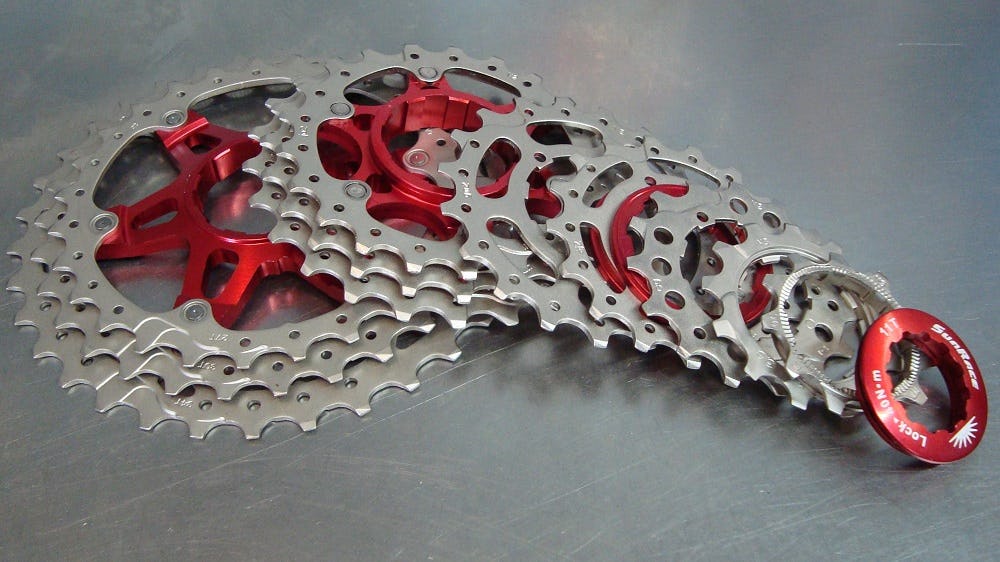 Speciaal voor de bredere 11-speed HG road body's heeft Sunrace de CSRX11-serie. Dit is de populaire 11-34 verhouding.