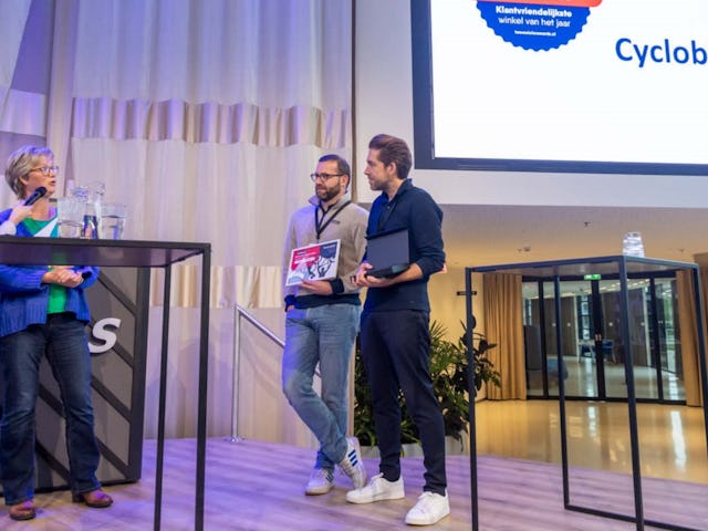 De eerste Tweewieler Award werd uitgereikt aan Cyclobilty in Gent. Zij zijn het meest klantvriendelijke bedrijf van 2023.