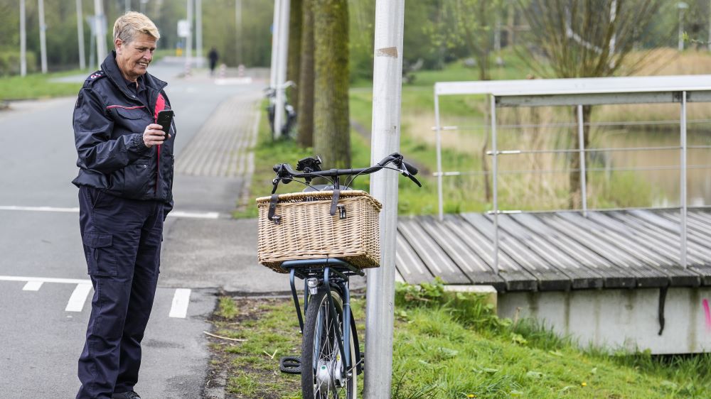 Om gecertificeerd te worden, moeten track & trace-apparaten worden voorzien van een short en long range-opsporing. Met long range-opsporing kun je de gestolen fiets van grote afstand volgen. Met de short range-technologie kun je heel nauwkeurig op lokale schaal opsporen.