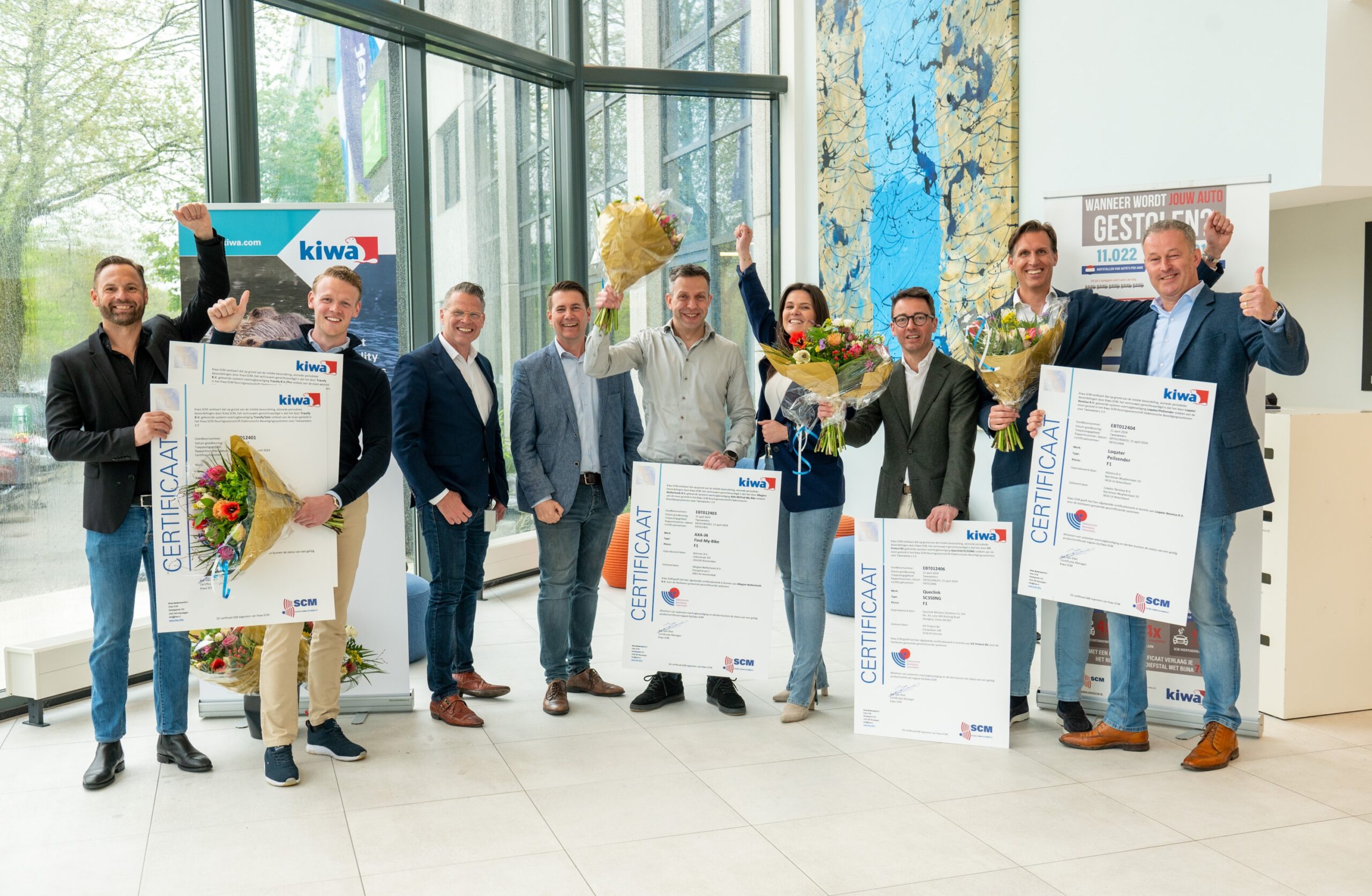 Op de foto, van links naar rechts: Jeroen van Kester en Niels Penning (Tracefy), Henk van Vliet en Willem Verheul (Kiwa), Fabian de Buck (Conneqtech), Laura Meuwese (Betronic) Martijn van Bree (ICE Protect BV) Gerben van der Kamp (Allsetra) en Jan Aarninkhof (Loqater).