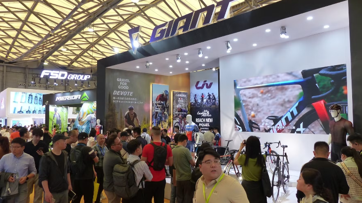 De Giant-stand op de China Cycle 2024 trok veel bezoekers. 