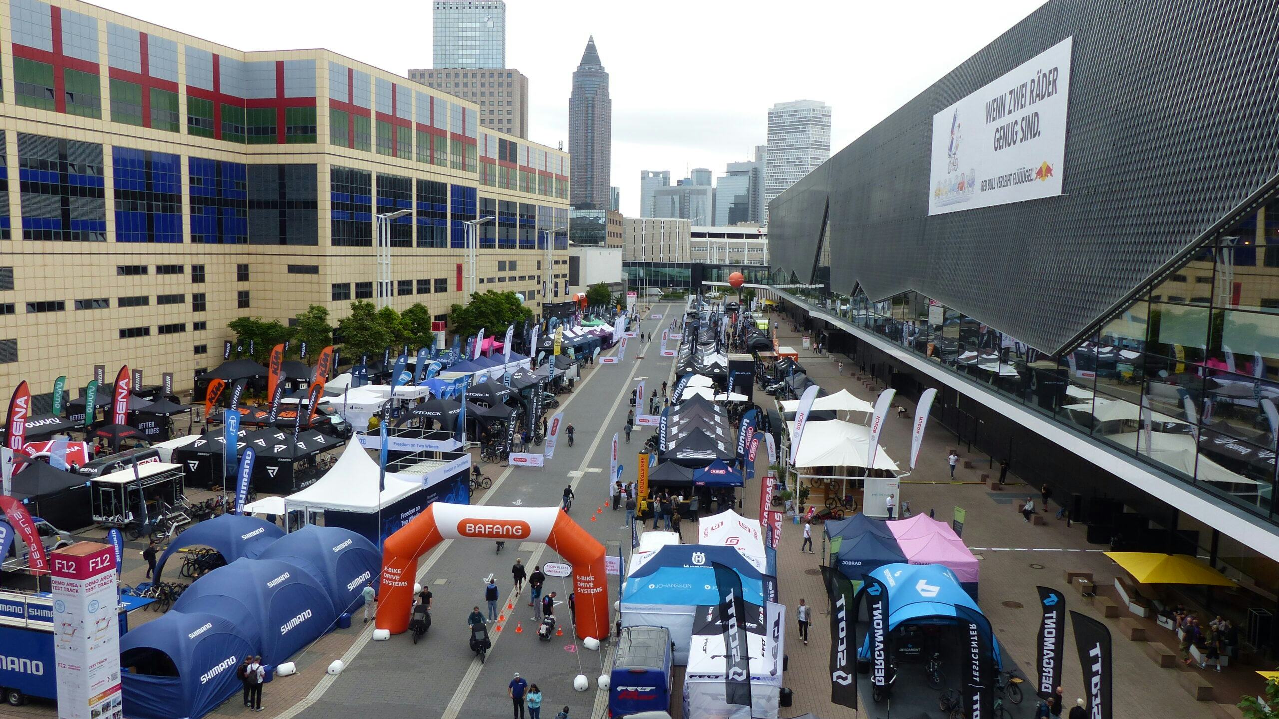 Hoewel de markt voorzichtig optimistisch is, was de stemming onder de ruim 1.800 exposerende bedrijven op Eurobike uiterst positief. Foto: Tweewieler