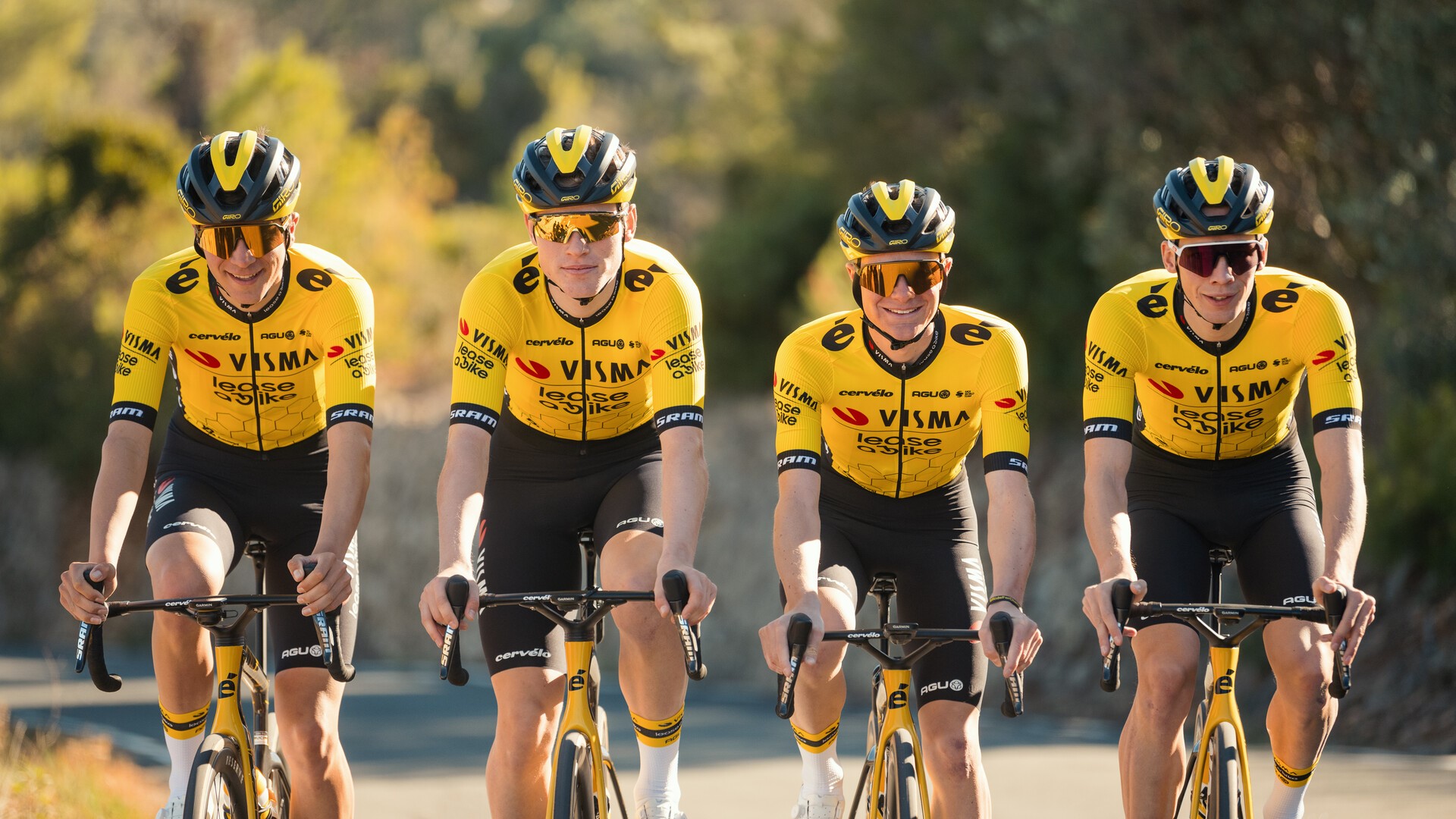 Na de sportzomer gaat AGU het sponsorschap van wielerploeg Visma-Lease a Bike evalueren. Foto: Visma-Lease a Bike/Bram Berkien