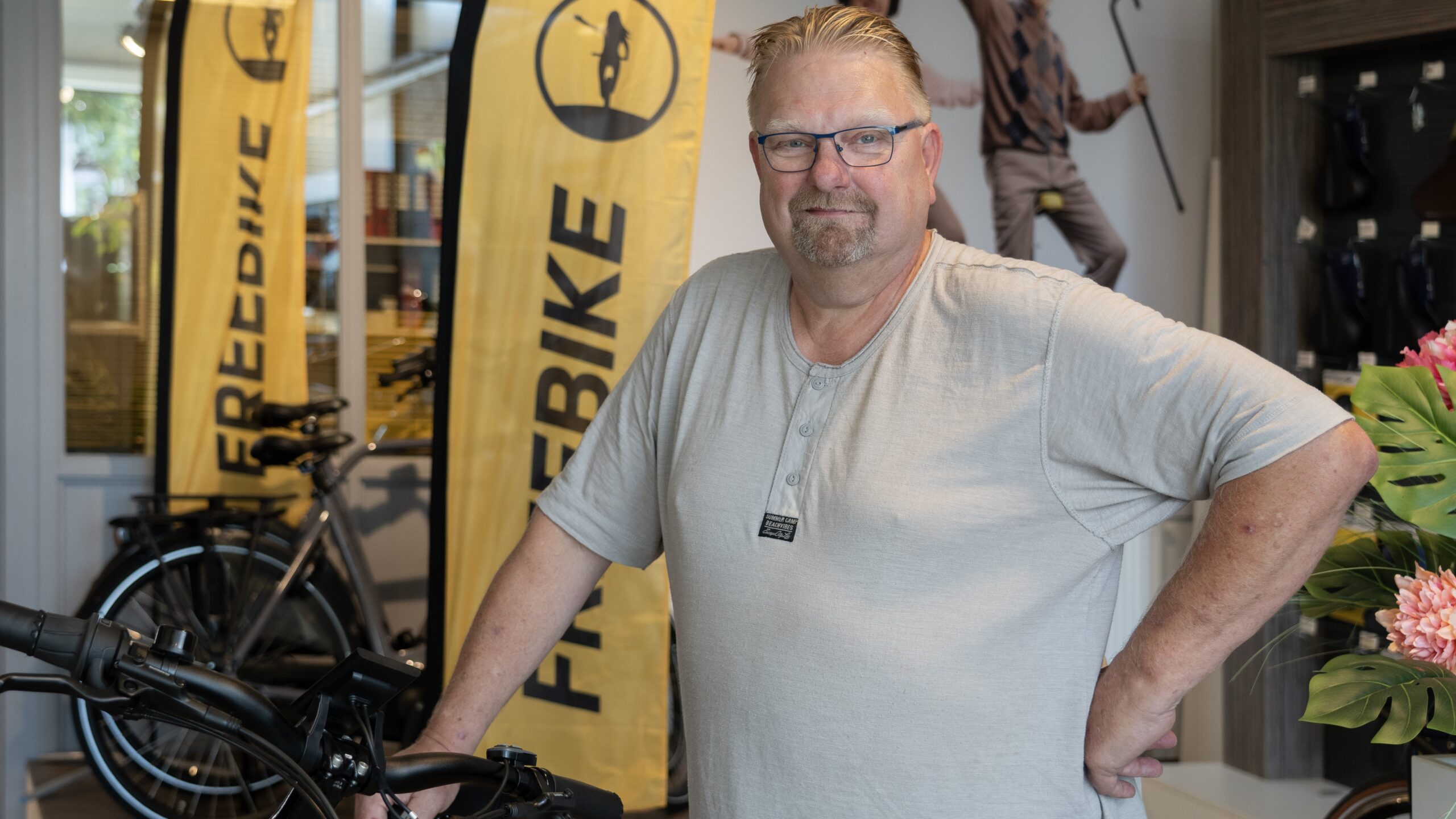 Oest geniet van het persoonlijk contact als vertegenwoordiger voor Freebike: "Ik laat graag mijn gezicht zien, zelfs zonder afspraak. Dat werkt gewoon het beste." (Foto's Ruud Dilling)