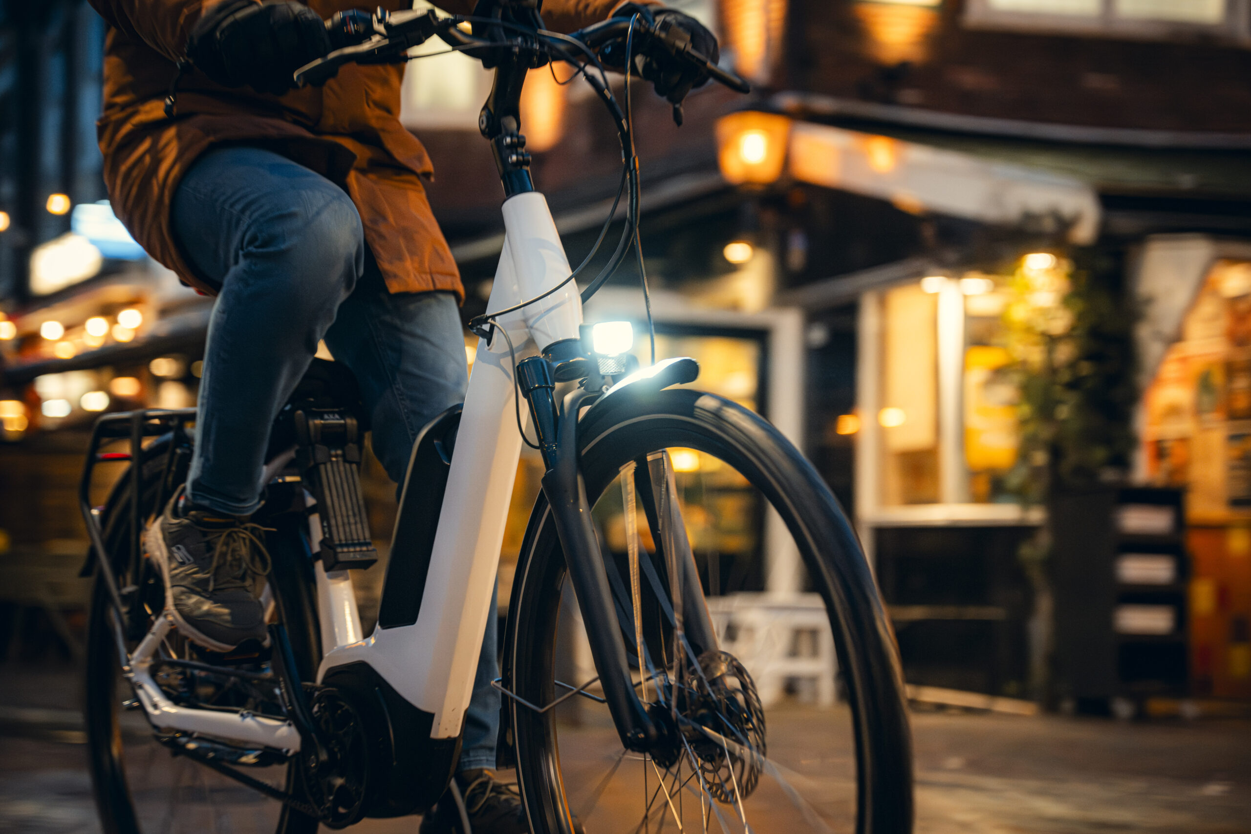 AXA helpt met de 'Licht-Selector' fietsers aan het juiste licht