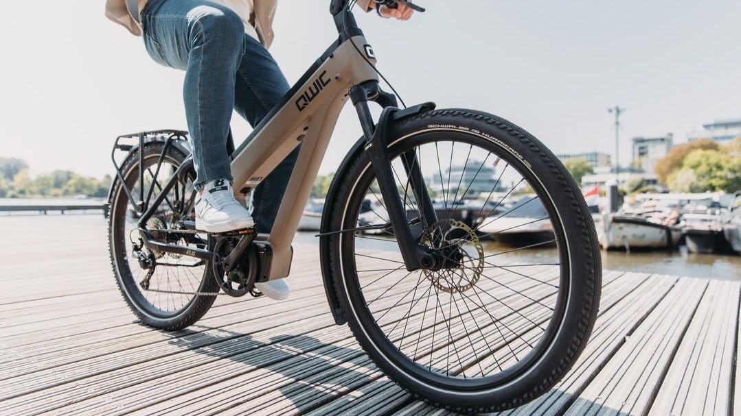 QWIC en AGU staan met gezamenlijke stand op Velofollies