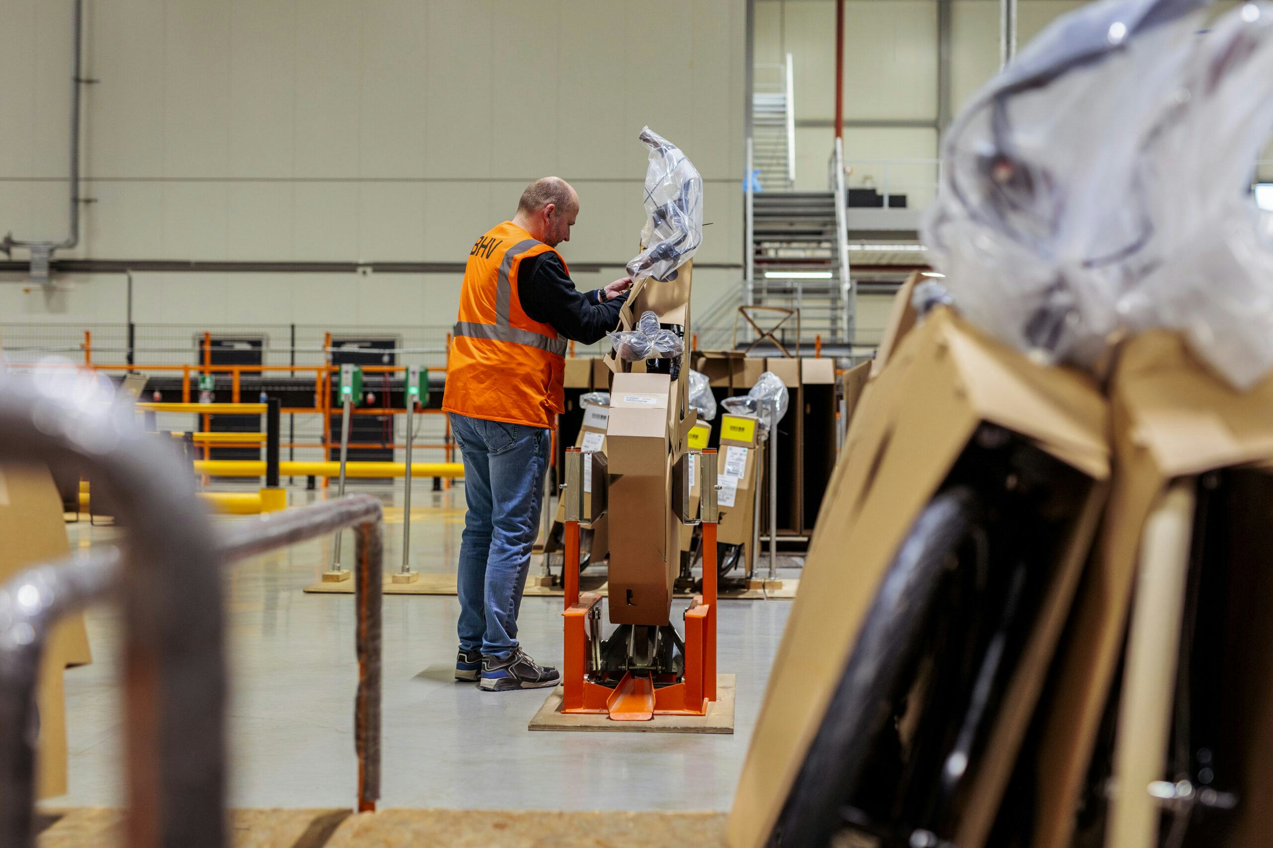 Jaarlijks distribueert JCL Logistics meer dan een miljoen fietsen van bekende, marktleidende merken door heel Europa.