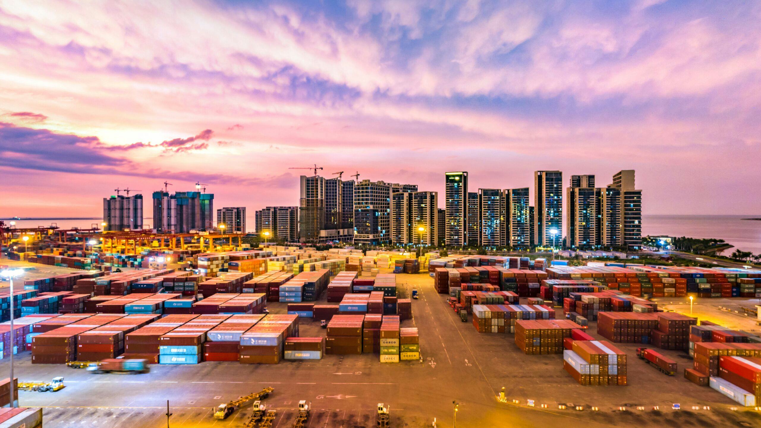 Illustratief beeld van containers in een Chinese haven. Foto Shutterstock