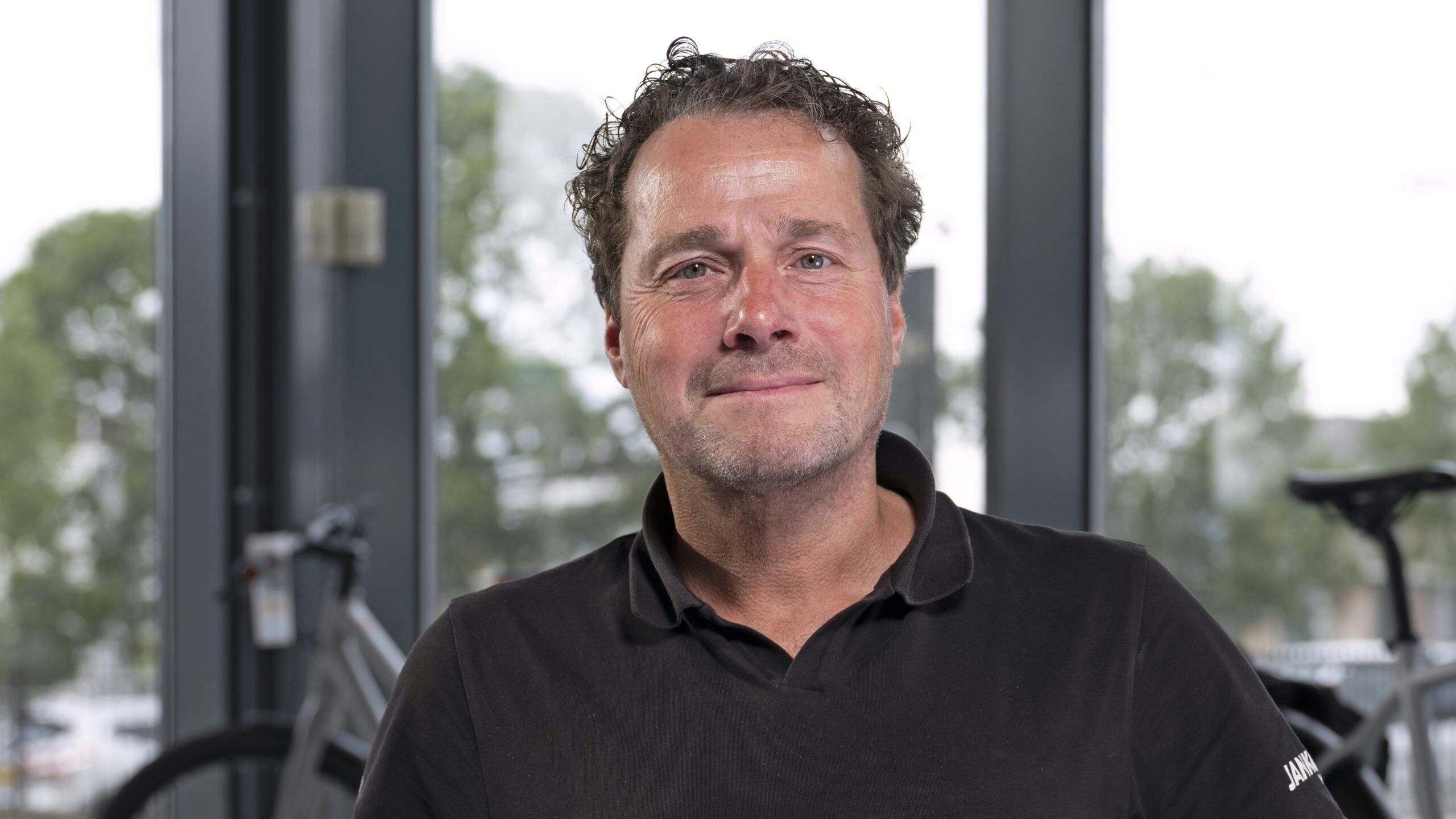 Maarten Akkers geeft als voorzitter BOVAG Fietsbedrijven zijn mening over zaken die spelen in de tweewielerbranche. Foto: Bovag