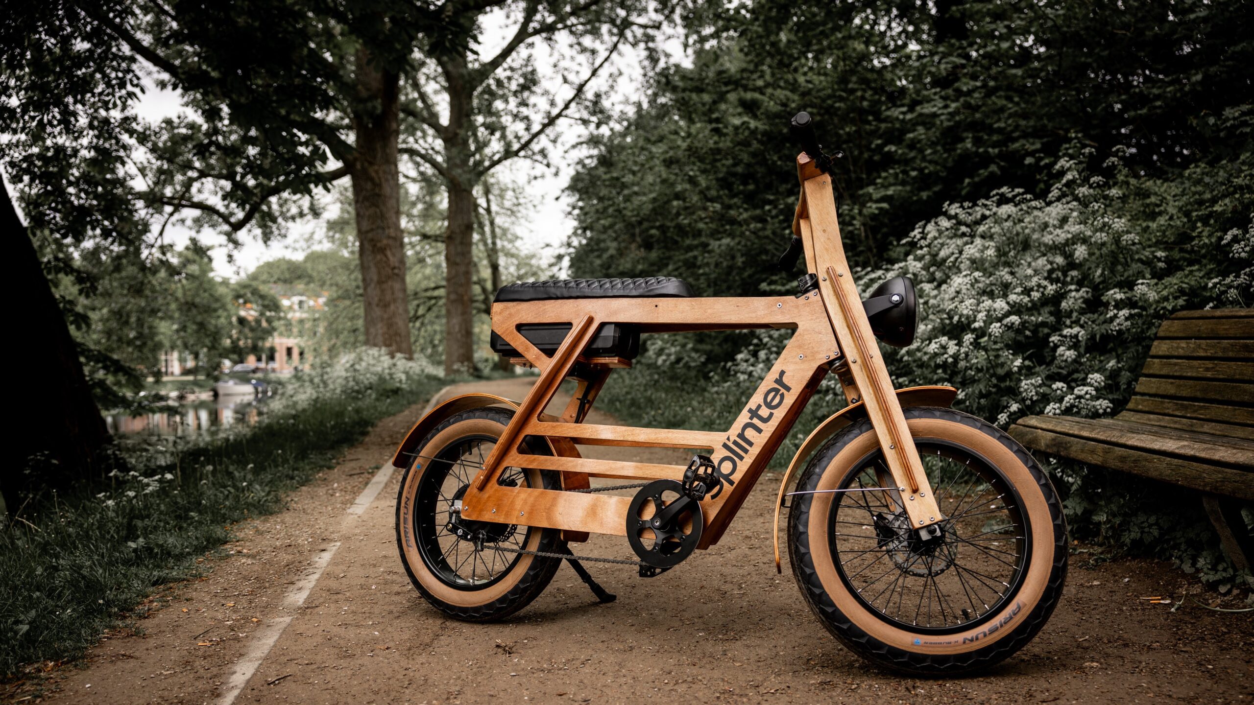 De fatbike van Splinter is voor een doelgroep die iets speciaals zoekt. “Hout leeft, hout is duurzaam, hout is mooi. In het straatbeeld word je echt gezien op deze fiets, val je op en heb je gegarandeerd aanspraak als je stilstaat bij het rode verkeerslicht.” Foto: Splinter