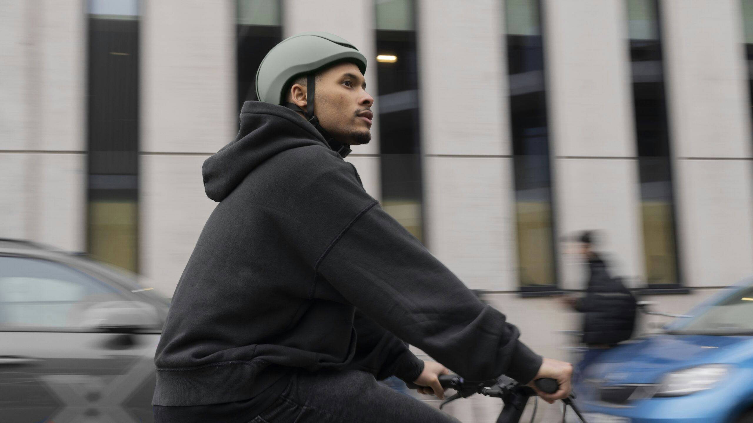 Nederlandse start-up wil fietshelm opnieuw uitvinden: veiligheid én design