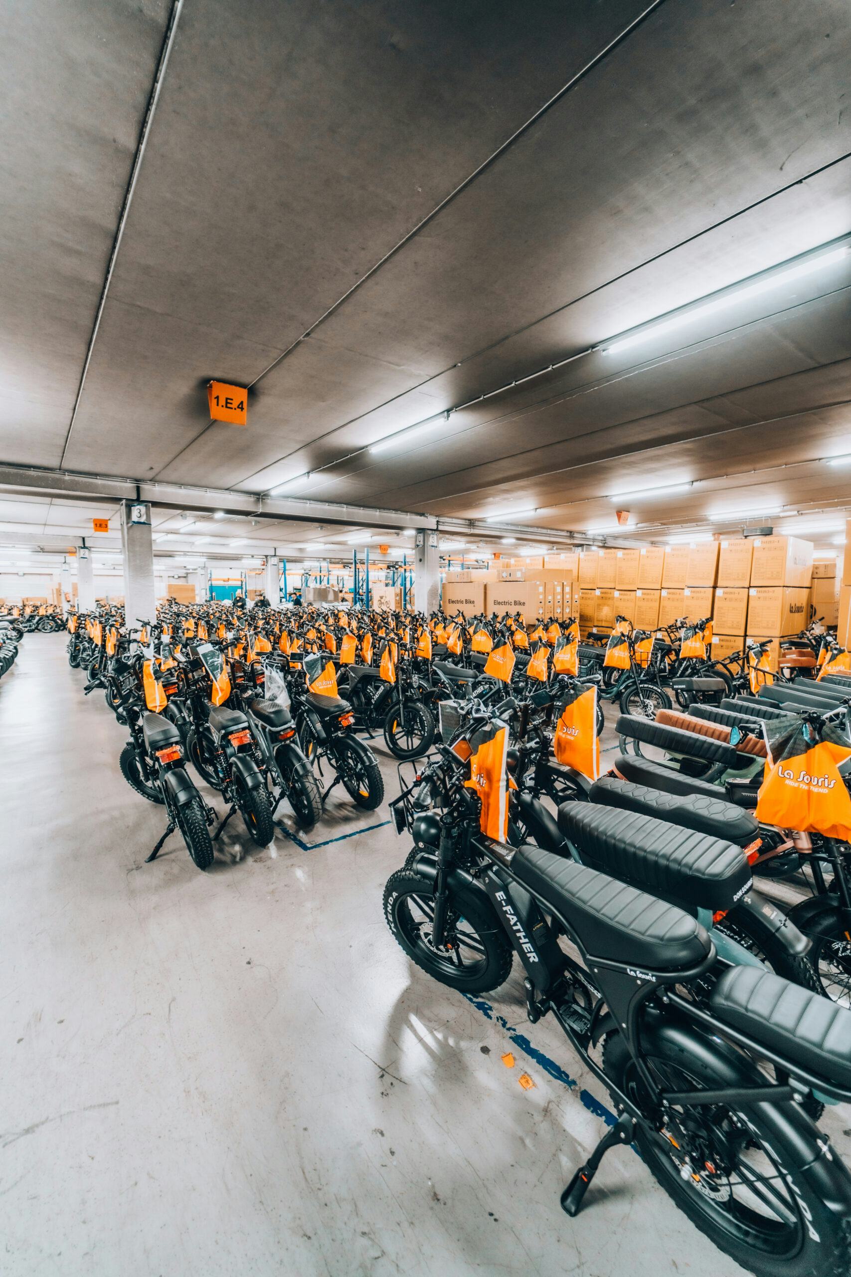 La Souris wil onderscheidend zijn op kwaliteit: “Veel partijen leveren goedkope fatbikes in een doos. Hier wordt elke fiets compleet klaargemaakt. Met een telefoonhoudertje, met een slotje erop en deze wordt helemaal afgesteld getransporteerd.” Foto: La Souris