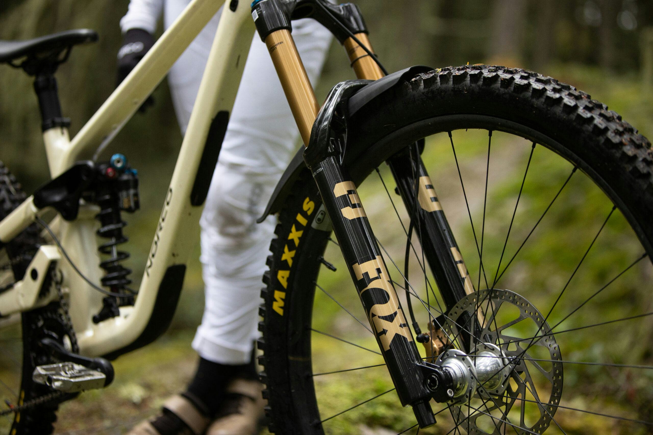 Cosmic Sports wordt nieuwe aftermarket-partner voor Fox Factory