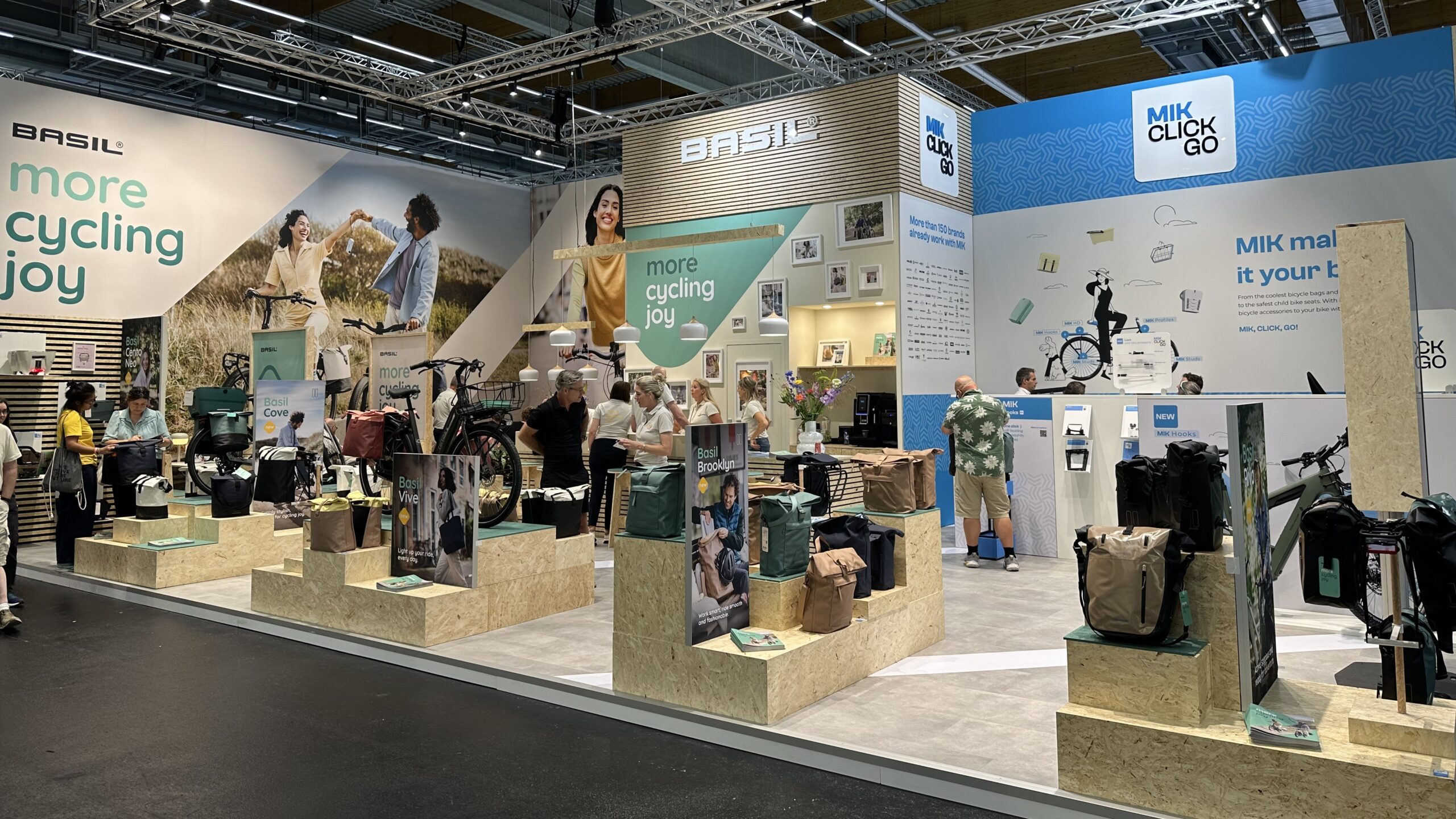 Op de Eurobike in Frankfurt was de nieuwe identiteit voor het eerst zichtbaar in de beursstand en de communicatie-uitingen rondom de beurs. (Foto's Tweewieler)